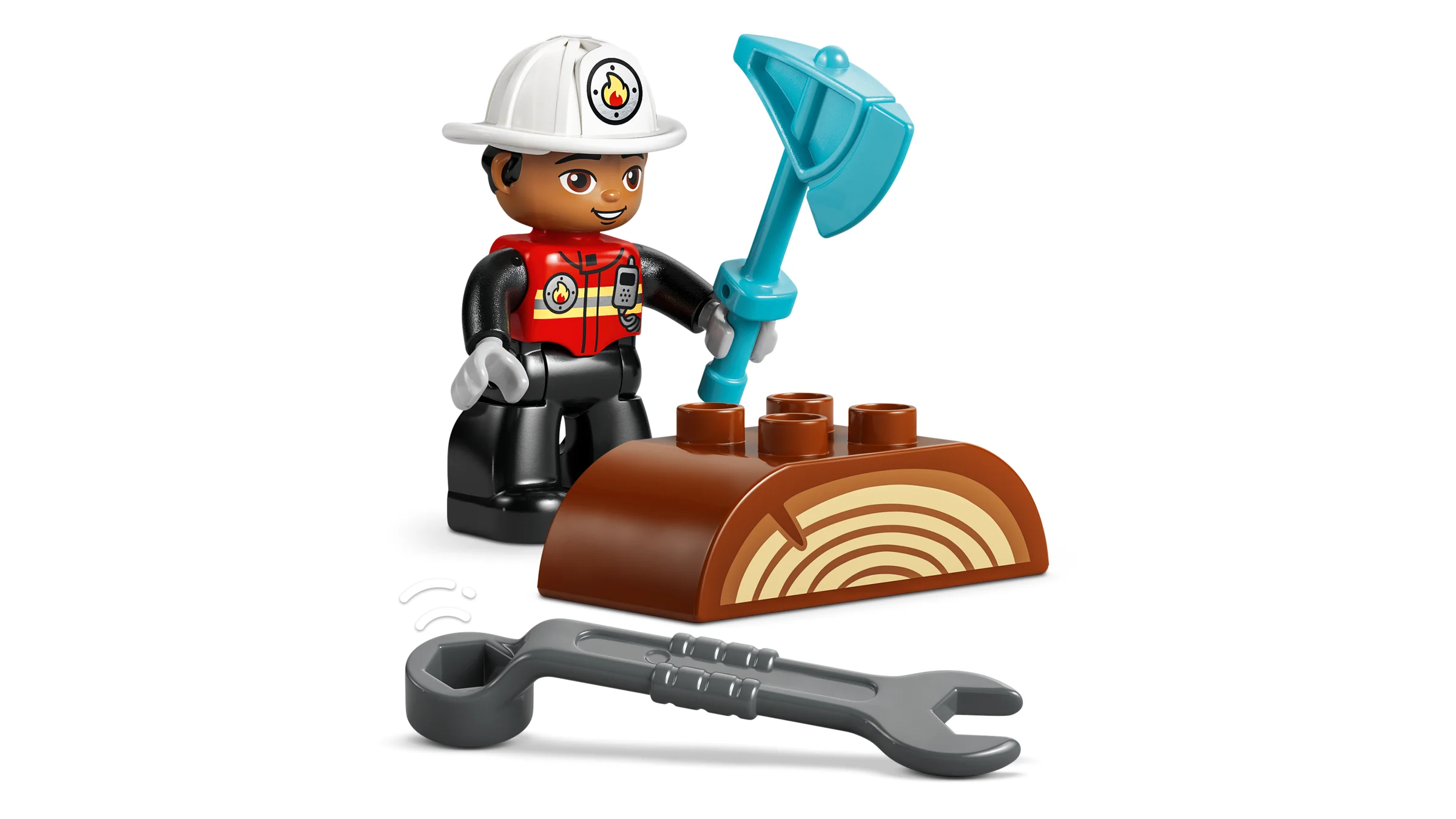 Un pompier Duplo cu topor, trunchi de copac și cheie, ideal pentru joacă și învățare.