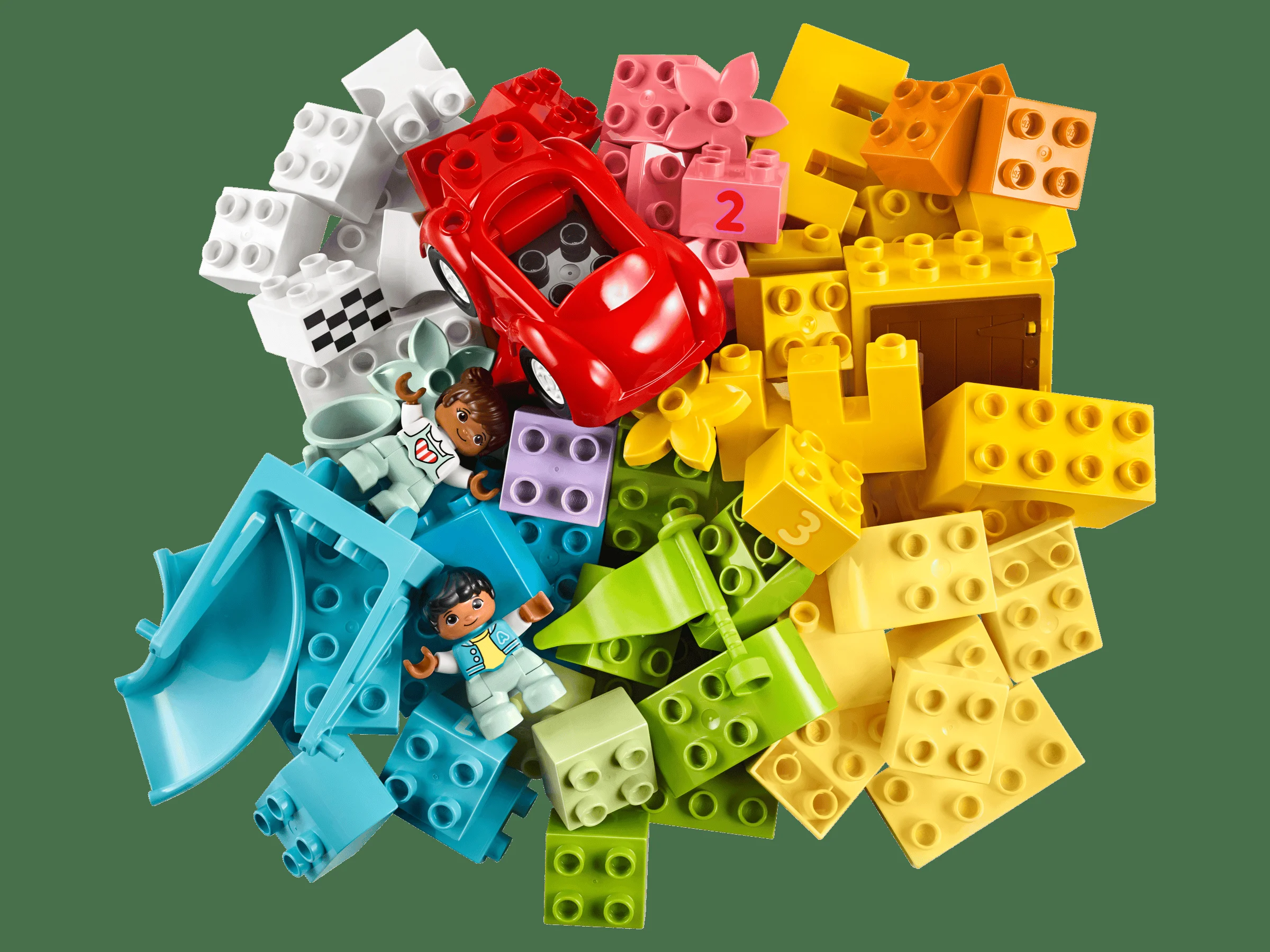 Blocuri Duplo colorate împrăștiate, inclusiv figurine, o mașină și o tobogană.