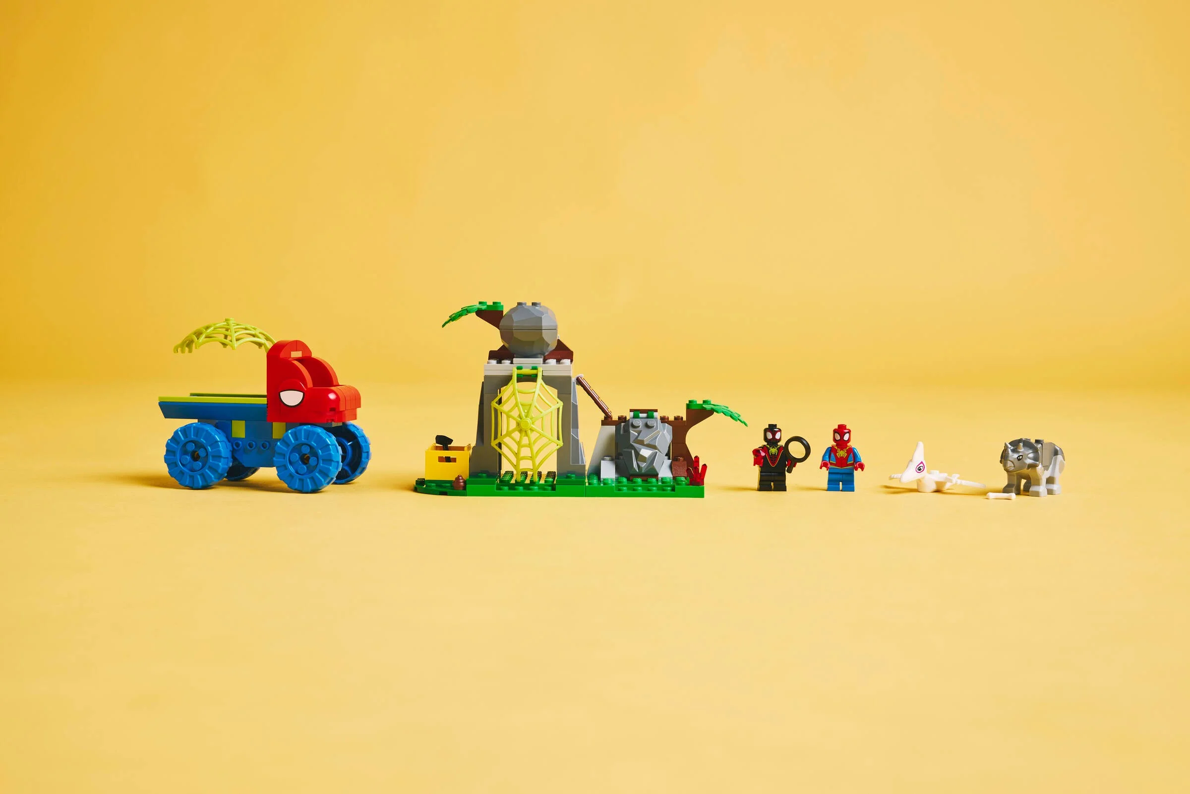 Setul LEGO 11199 Team Spidey Dino Crawler Rescue, cu vehicul, minifigurine și o mini-dioramă.