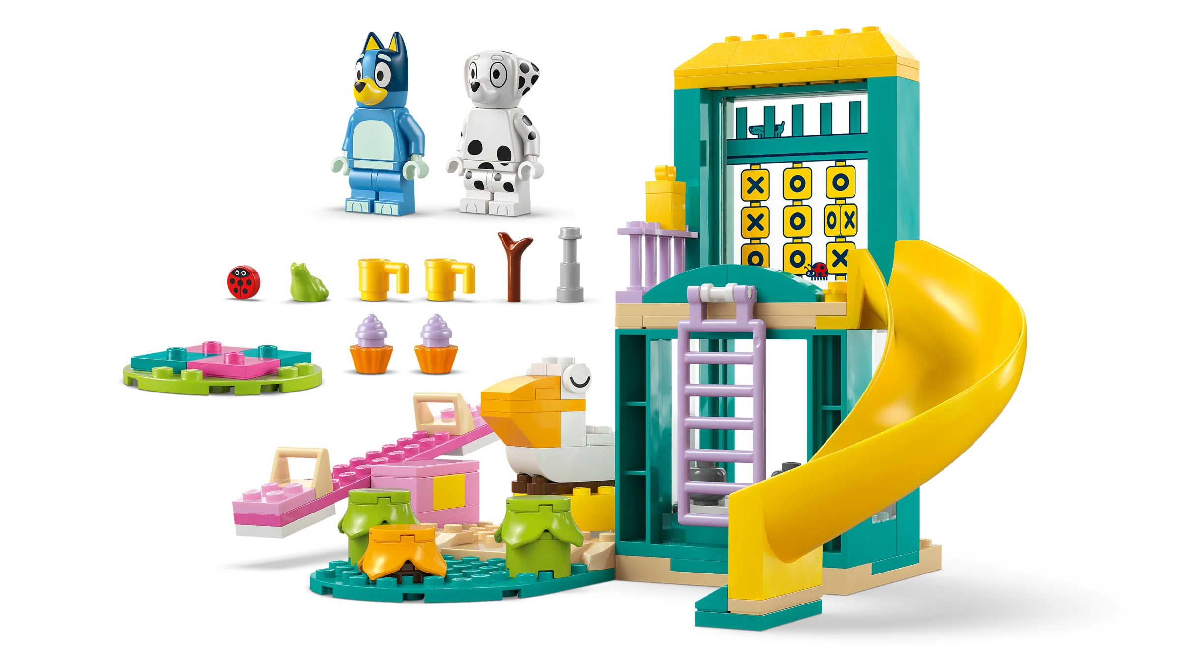 Imagine cu setul LEGO Bluey 11201, incluzând figurinele Bluey și Chloe și diverse elemente de joacă.