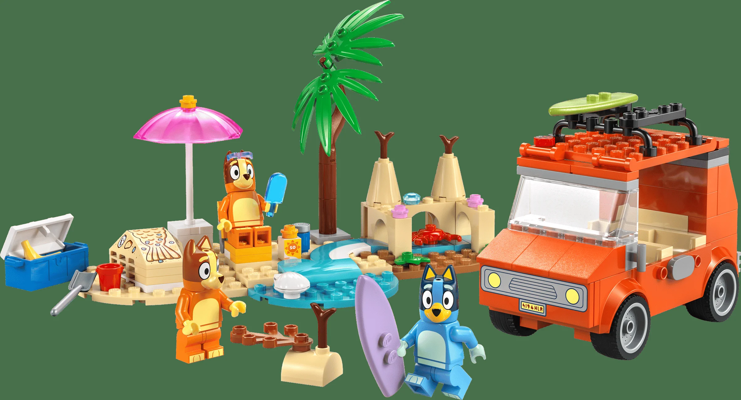 Imagine cu setul LEGO Bluey's Beach & Family Car Trip. Include mașina, plaja și figurinele Bluey.