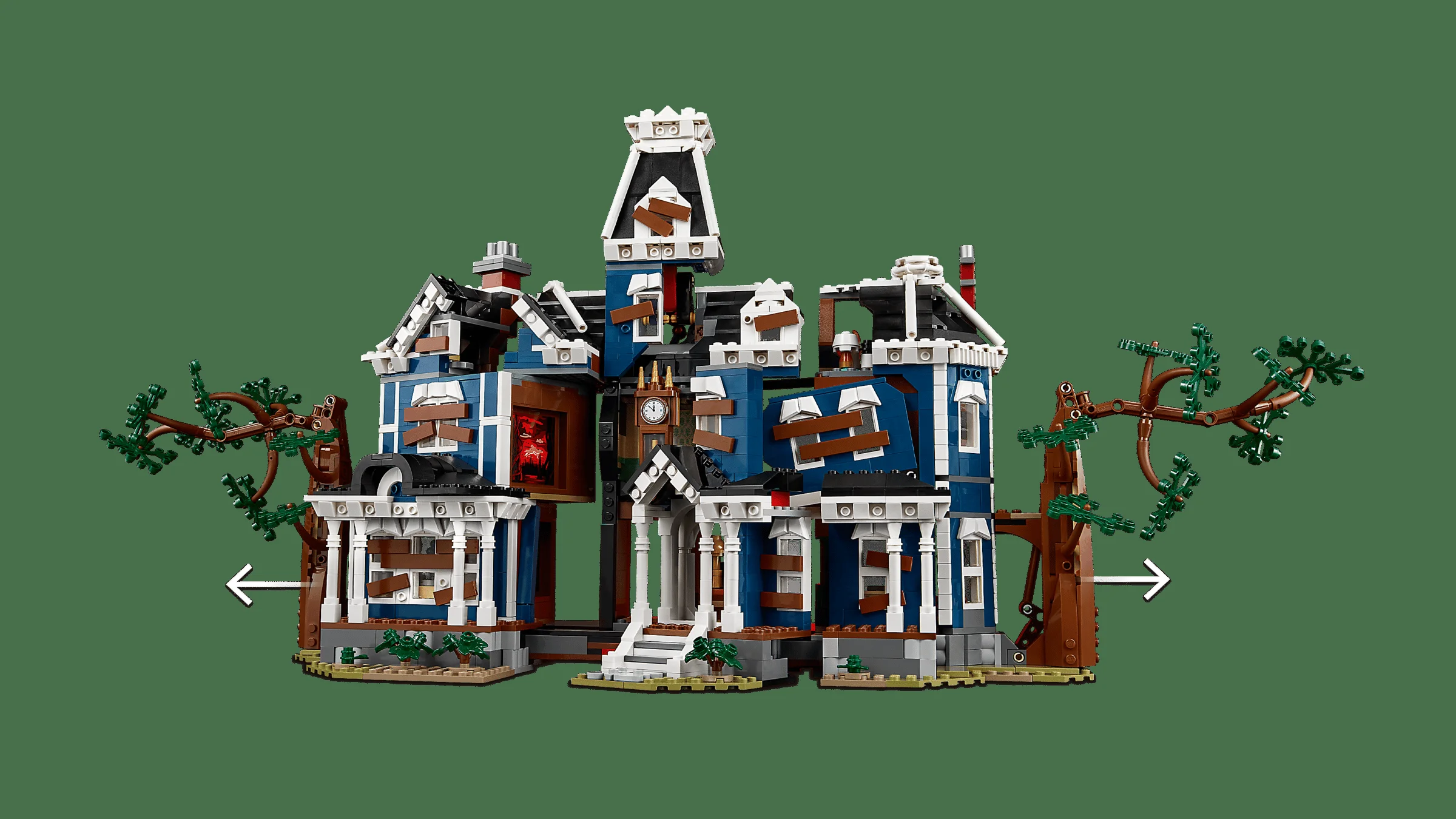Imagine detaliată a Casei Creel, modelul LEGO 11370, cu arhitectura sa specifică și copacii adiacenți.