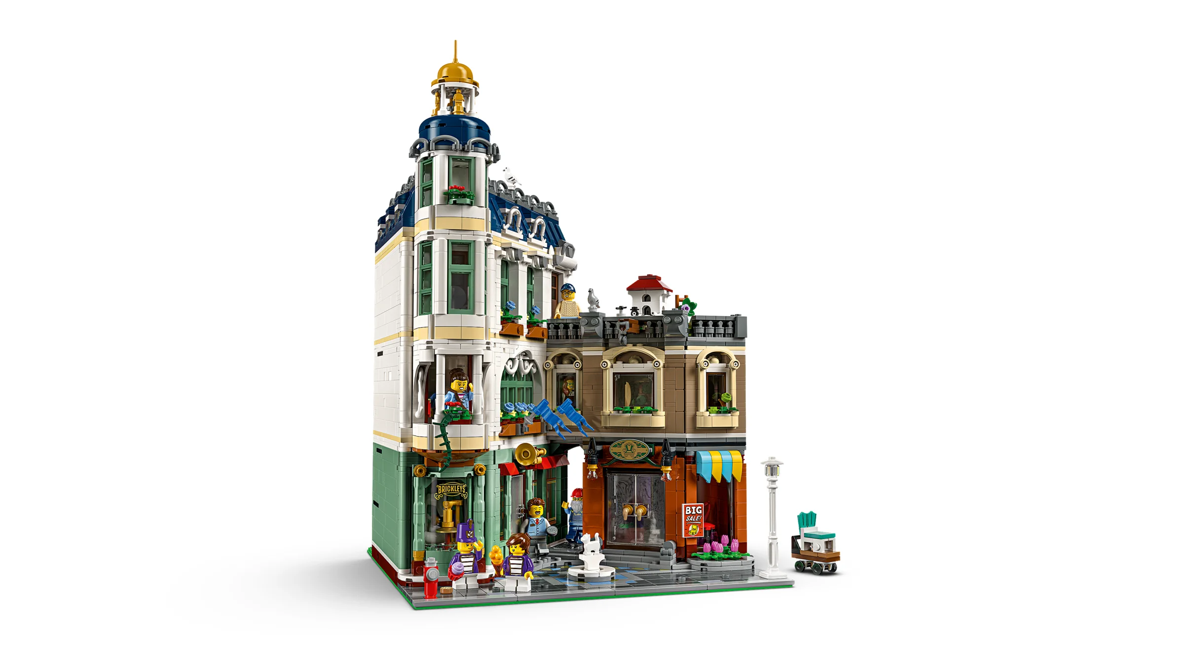 Imagine cu modelul LEGO 11371, Străzile Comerciale, prezentând detaliile clădirilor și minifigurinele.
