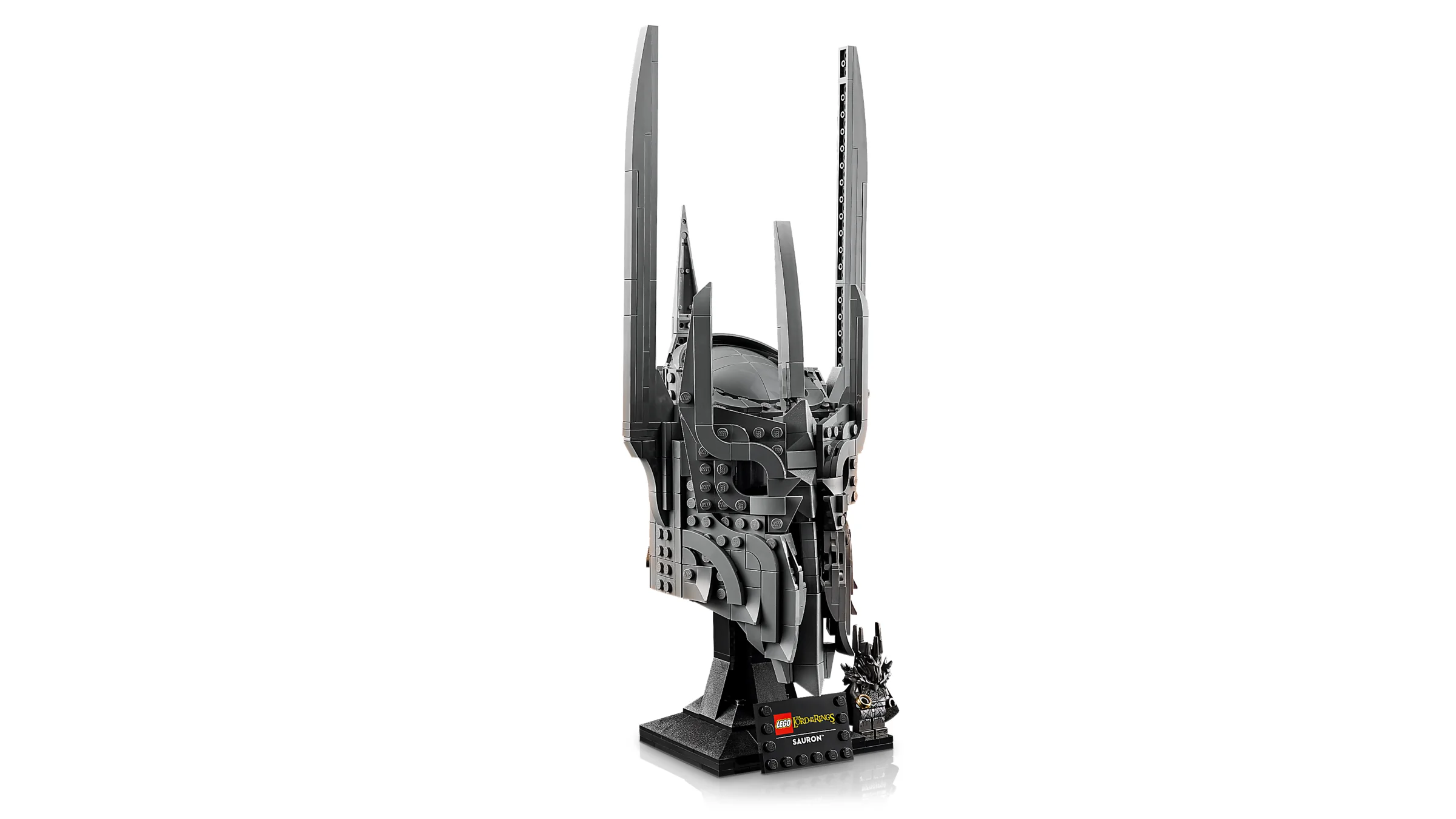 O imagine cu casca lui Sauron din setul LEGO 11373, pe un fundal alb.