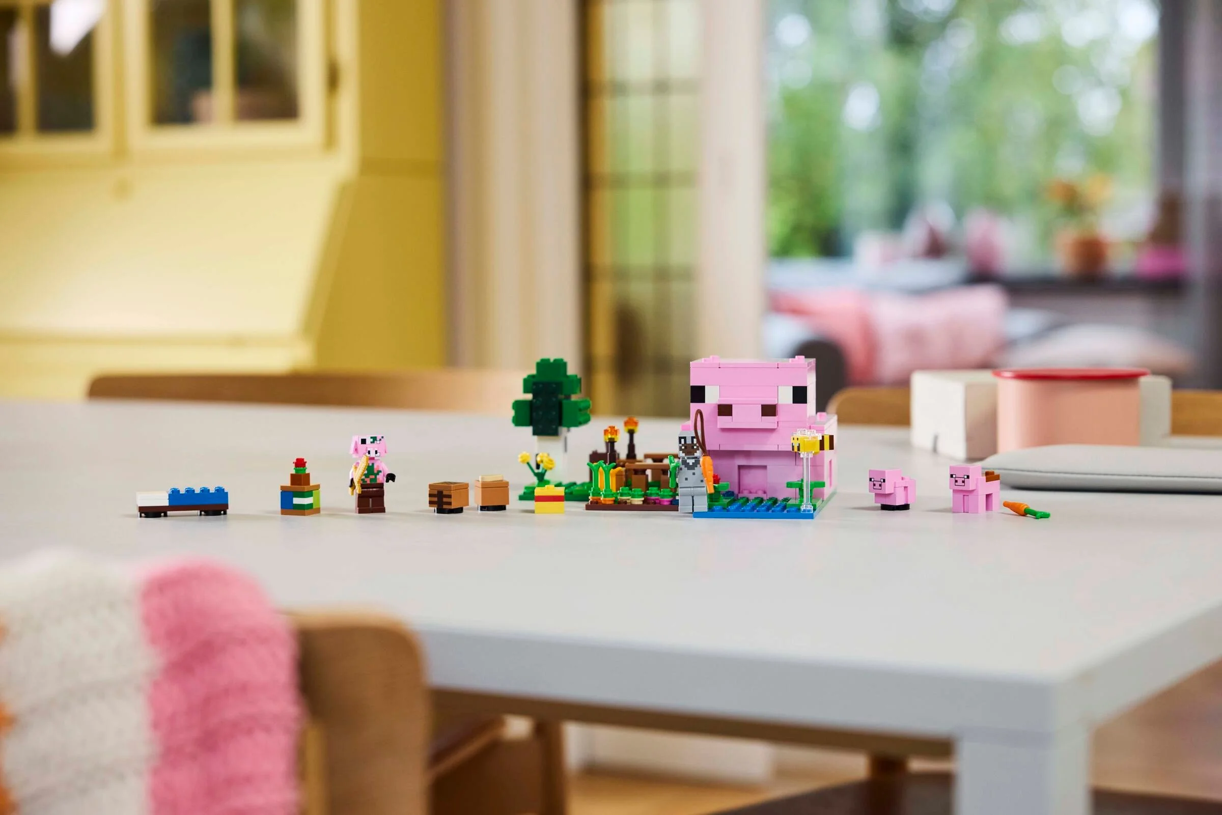 Prezentare detaliată a setului LEGO Minecraft Casa Porcului (21268).