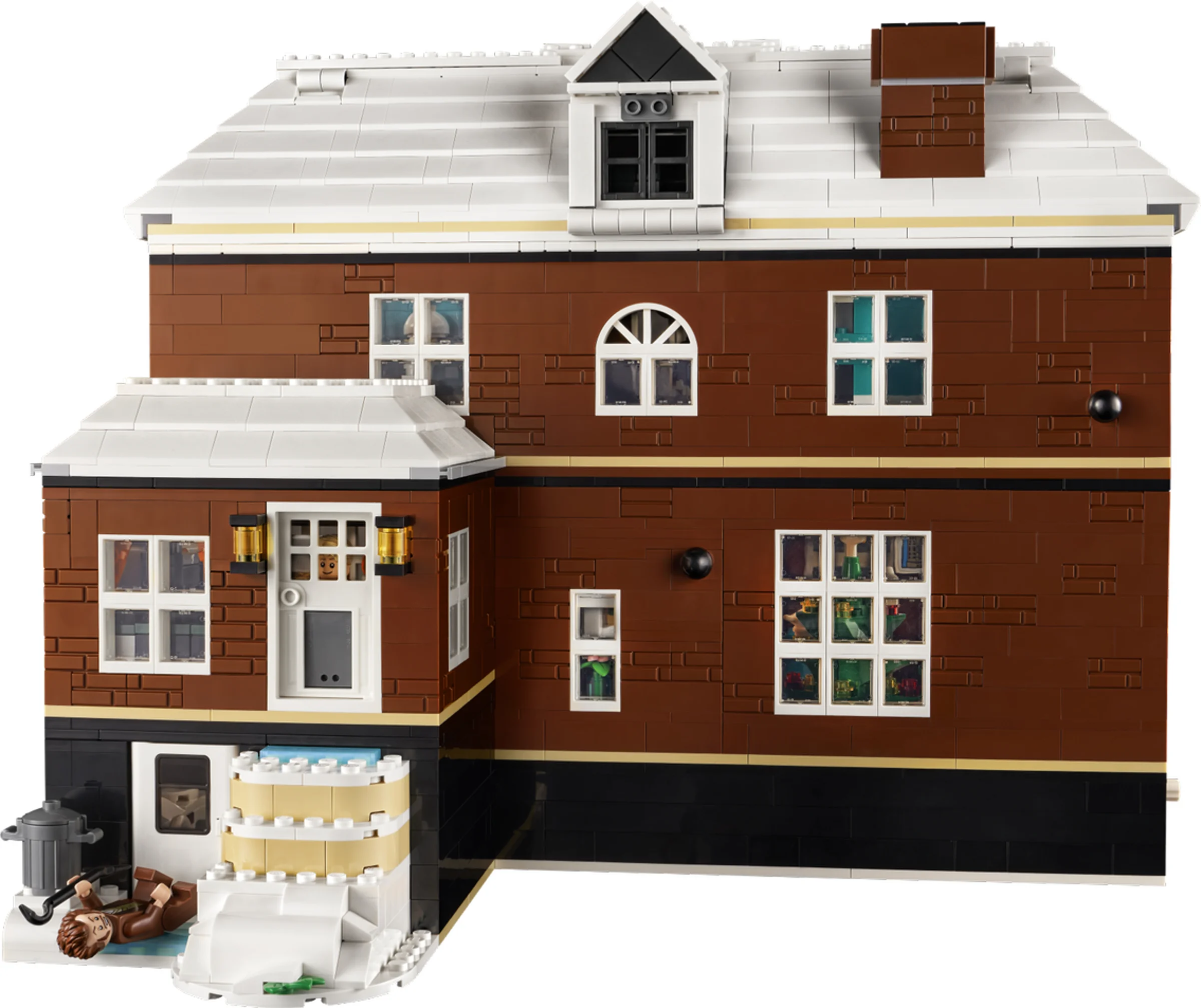 Vedere laterală a casei McCallister din LEGO, cu o parte a jafurilor eșuate.