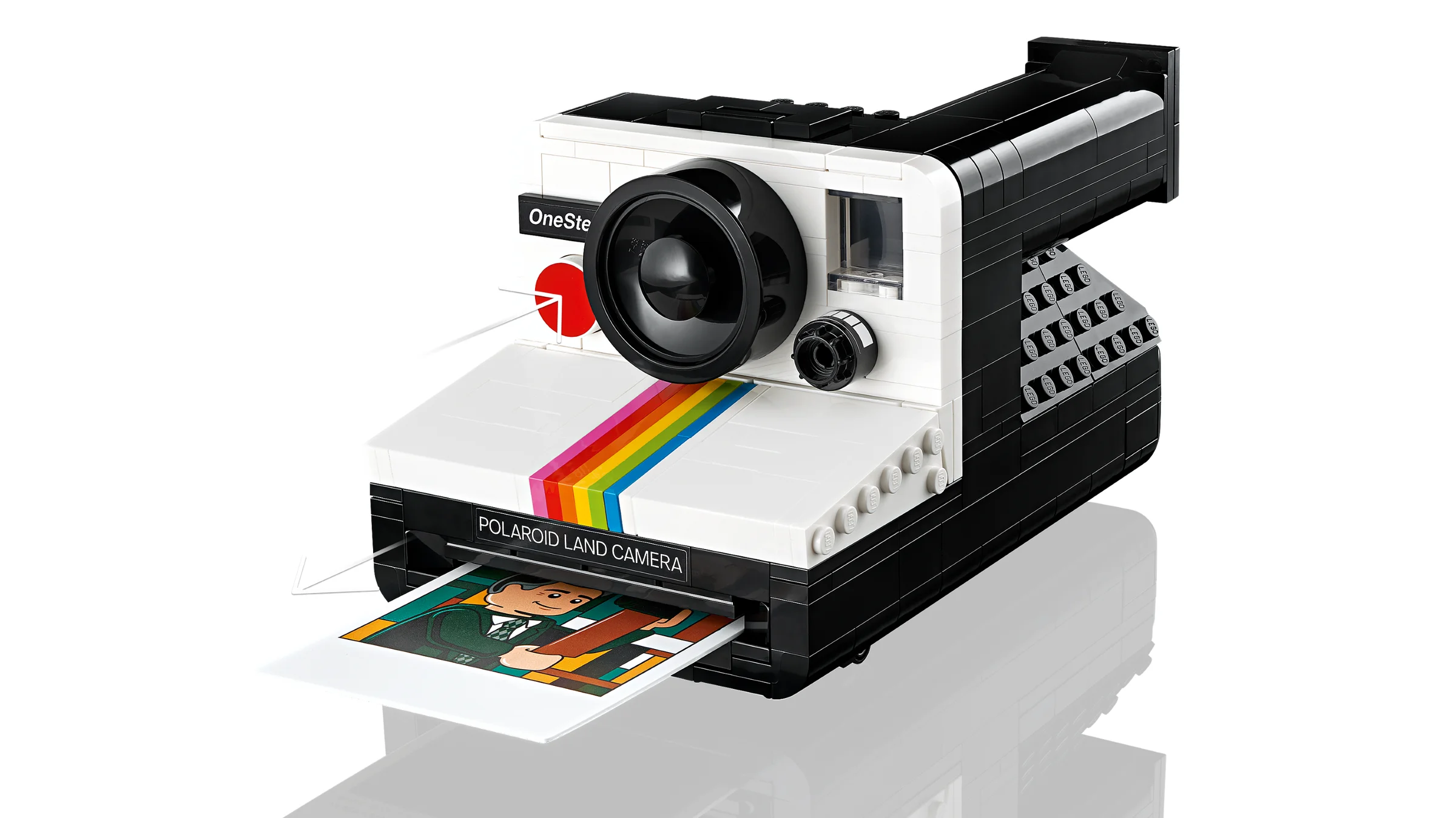 O imagine detaliată a modelului LEGO Polaroid OneStep SX-70, cu o poză ieșind.
