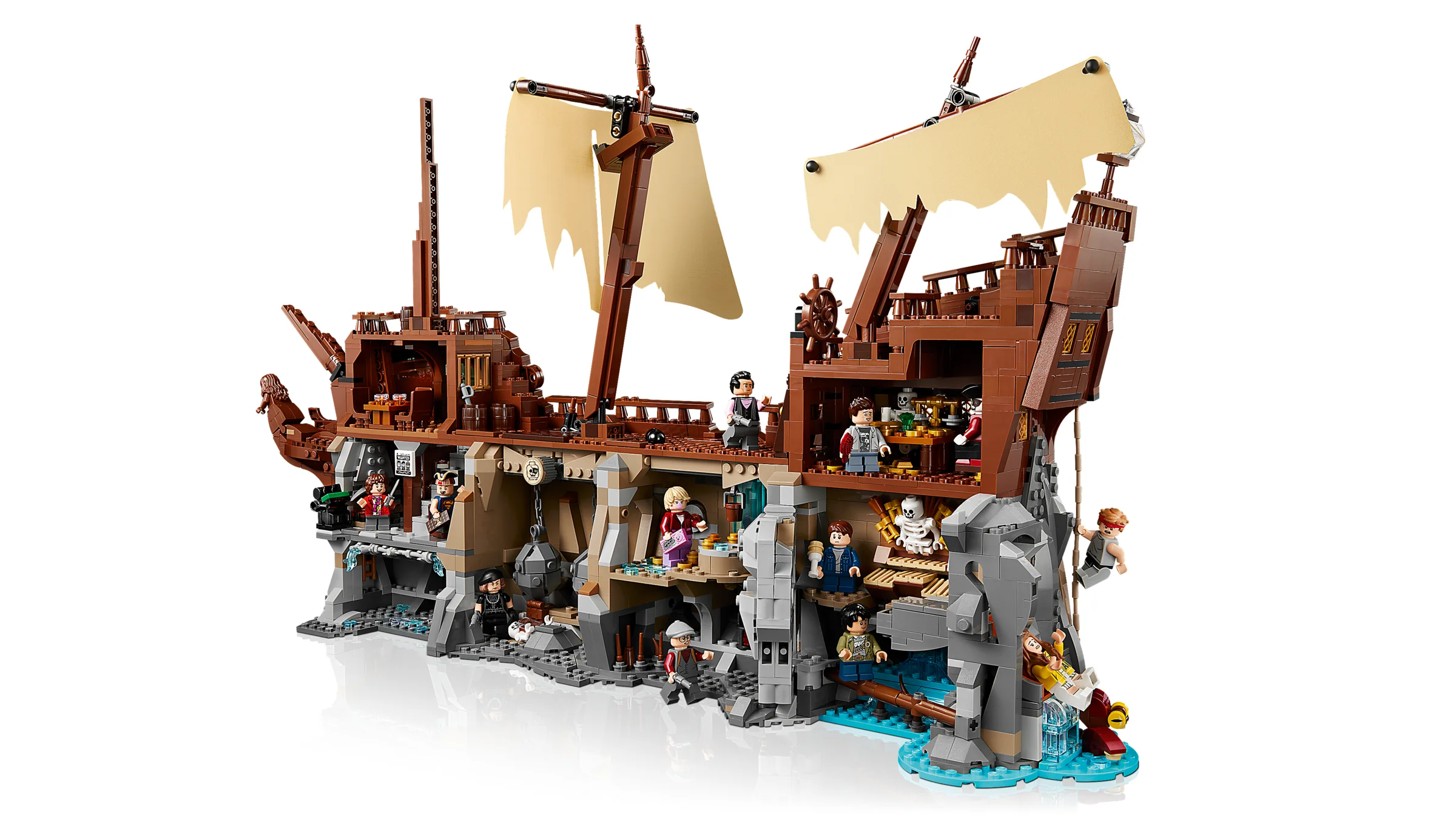 Imagine detaliată a setului LEGO Ideas 21363 Goonies, secționat pentru a vedea interioarele.