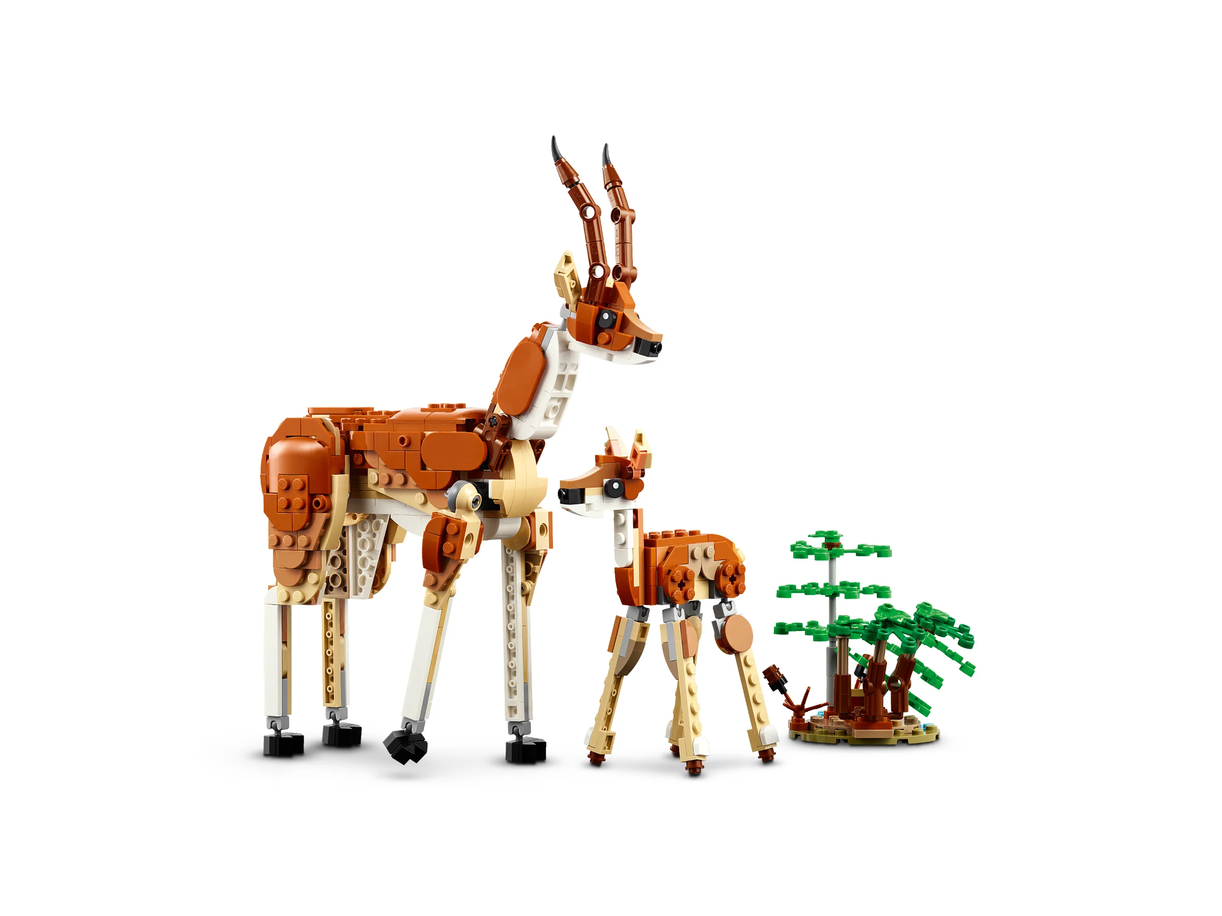 Două antilope LEGO, una mare și una mică, alături de un mic copac, pe fundal alb.