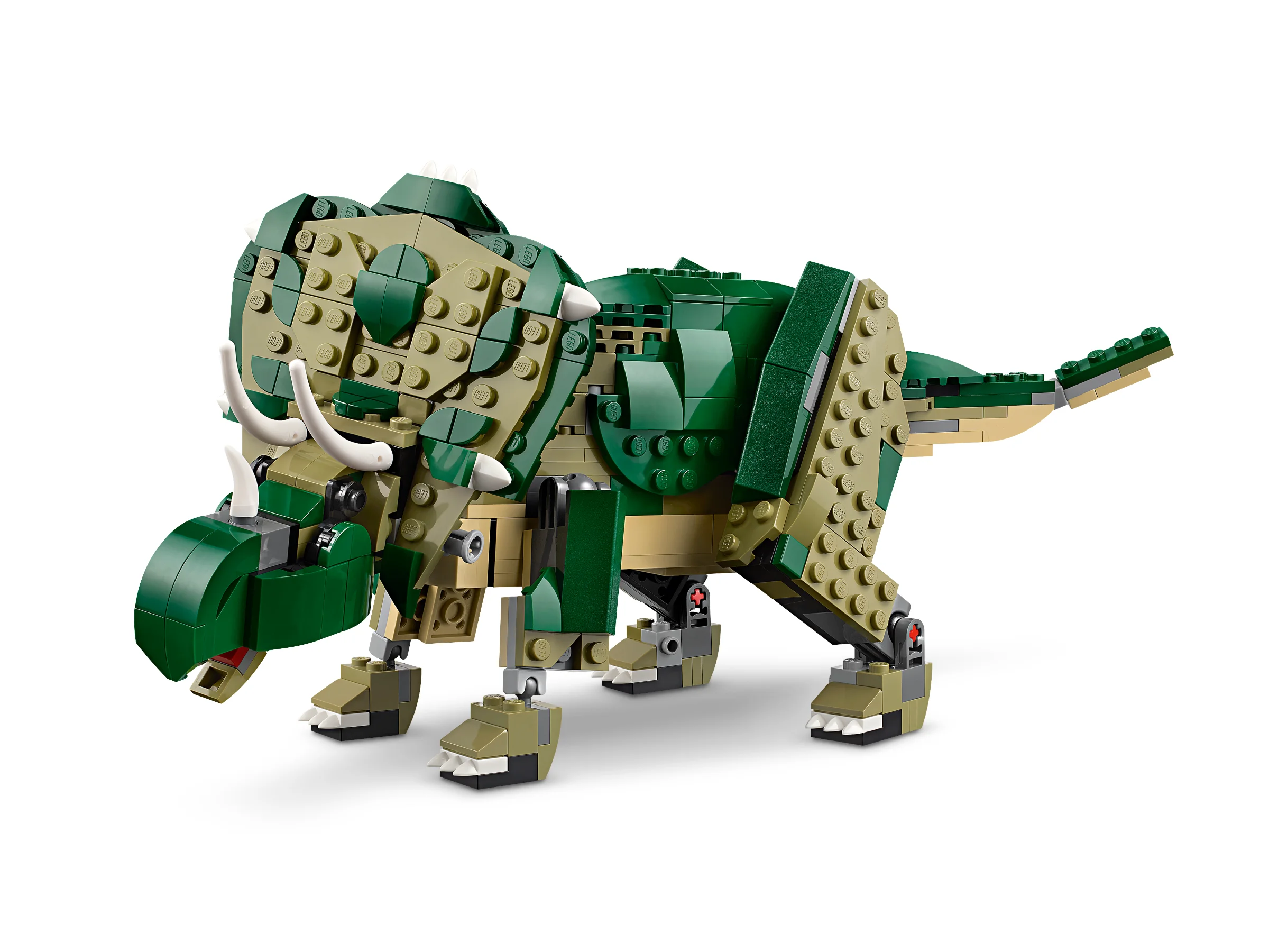 Imagine cu Triceratopsul construit din LEGO, setul Creator 31151. Detalii realiste, culori verde și bej.