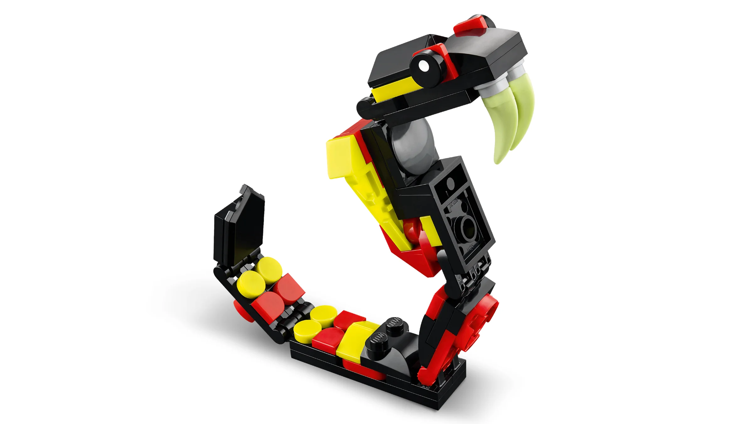 Șarpe LEGO Creator 31159 detaliat, cu colorit viu, negru, roșu și galben. Dinți verzi proeminenți.