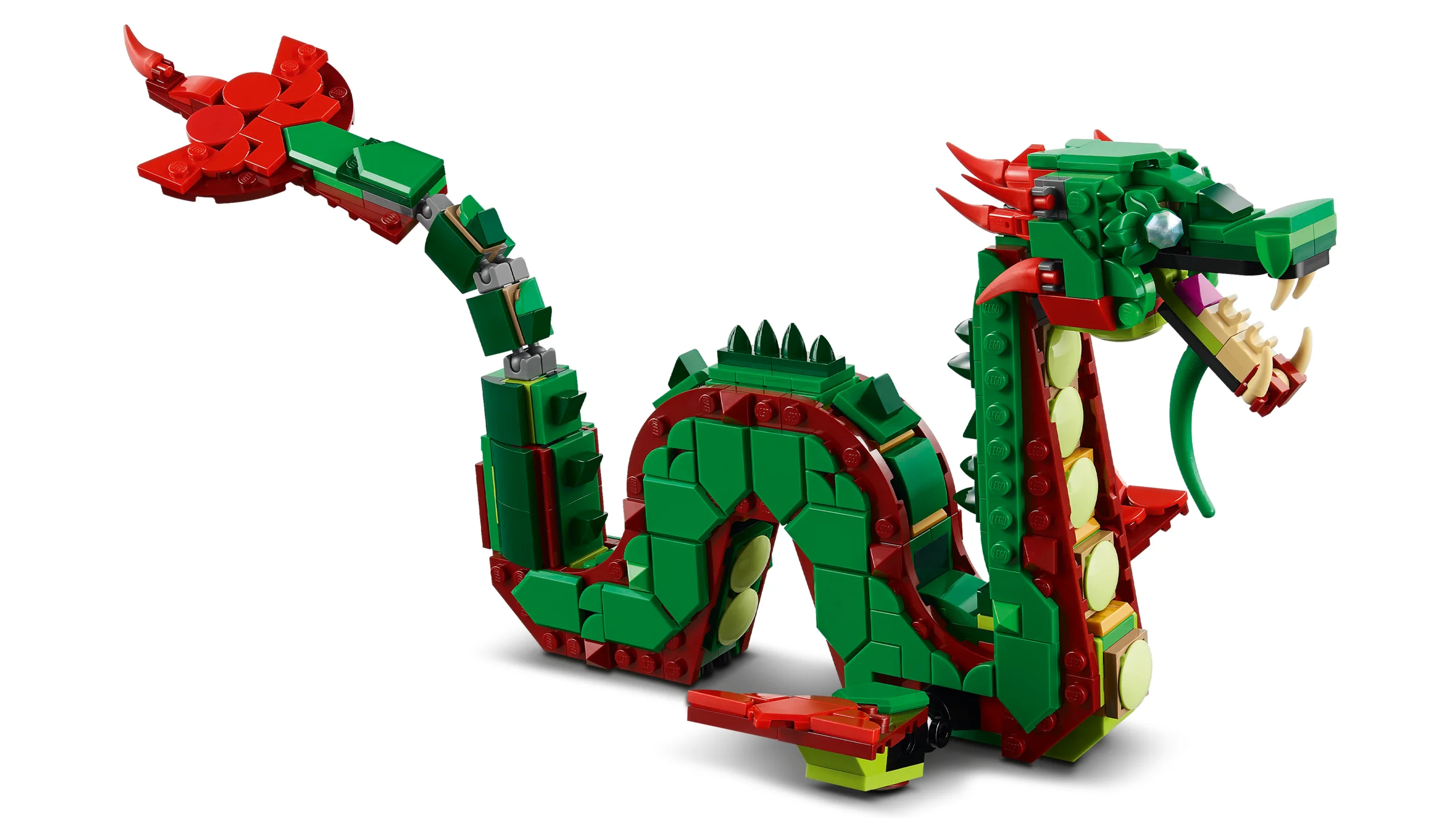 Dragon medieval verde și roșu, construit din piese LEGO. Arată detaliile construcției.