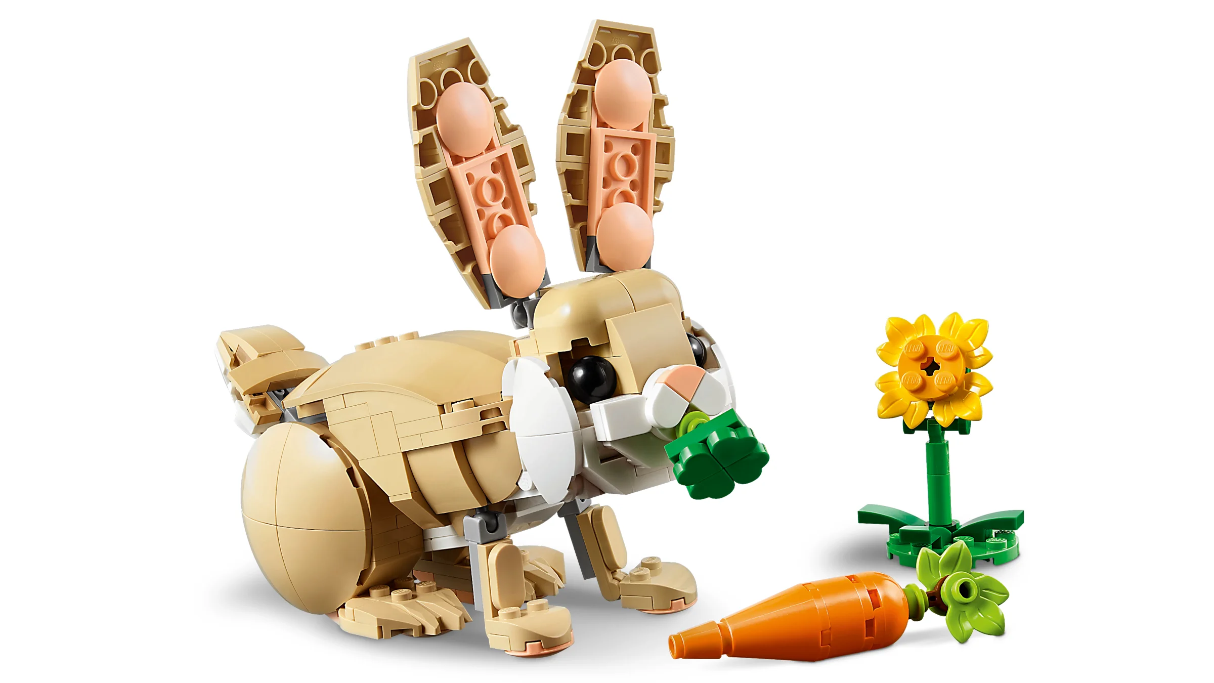 Un iepuraș drăguț LEGO 31162, cu o morcov și o floare, perfect pentru joacă și decor.