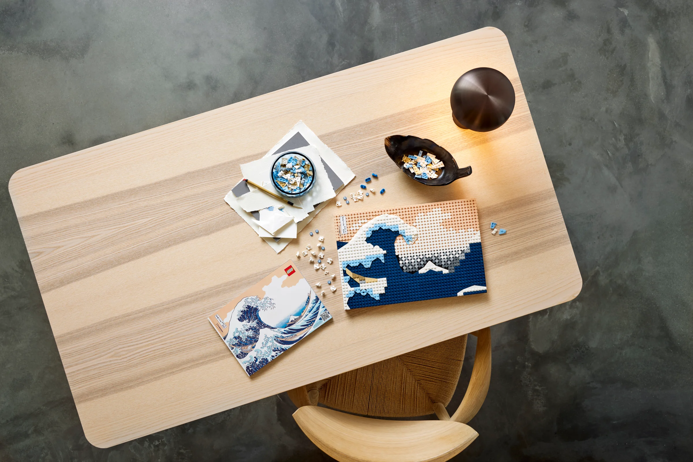 Imagine cu setul LEGO Hokusai - Valul cel Mare, detaliată și artistică.
