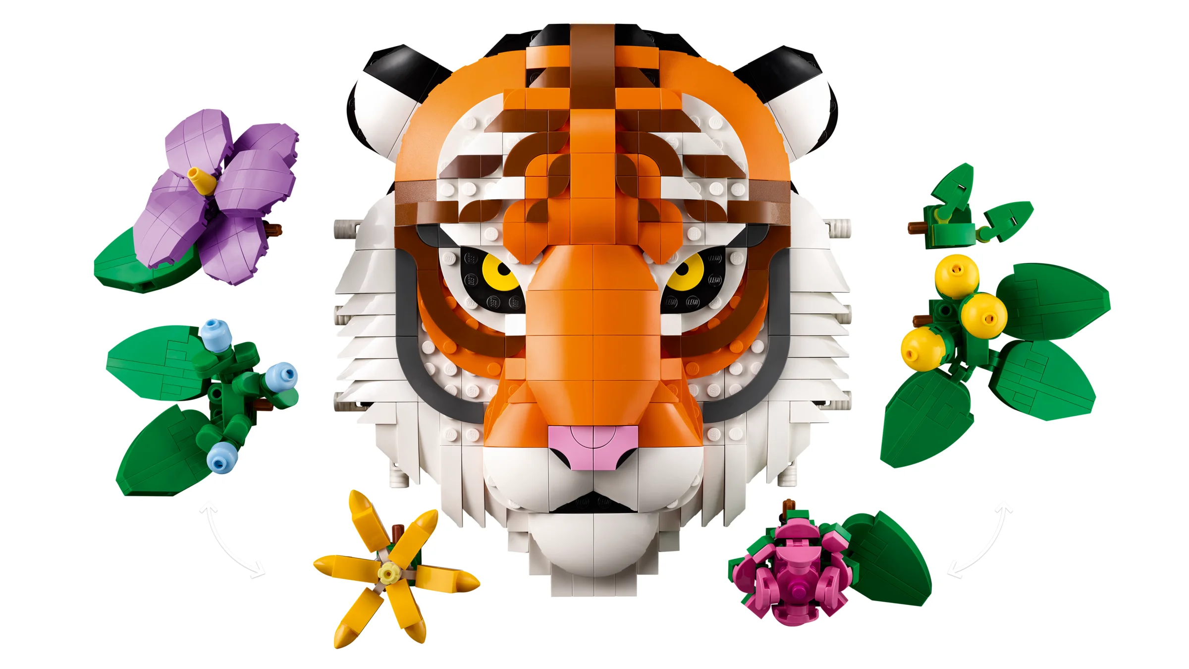 Prim-plan cu modelul LEGO Art Tigru (31217) și decorațiuni florale. Detalii precise ale construcției.