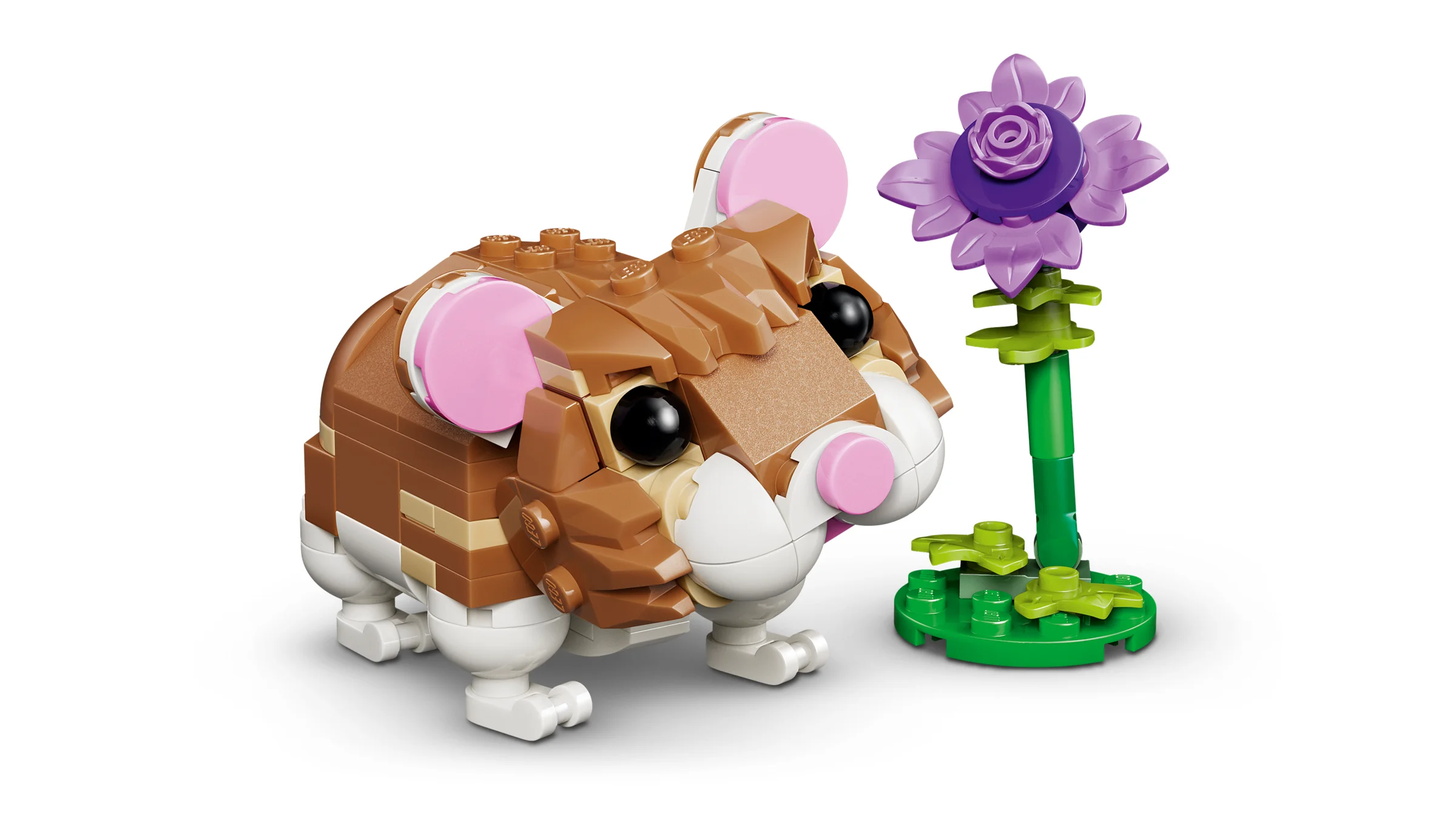 Imagine cu hamsterul LEGO drăguț și o floare. Model simpatic, perfect pentru colecție.