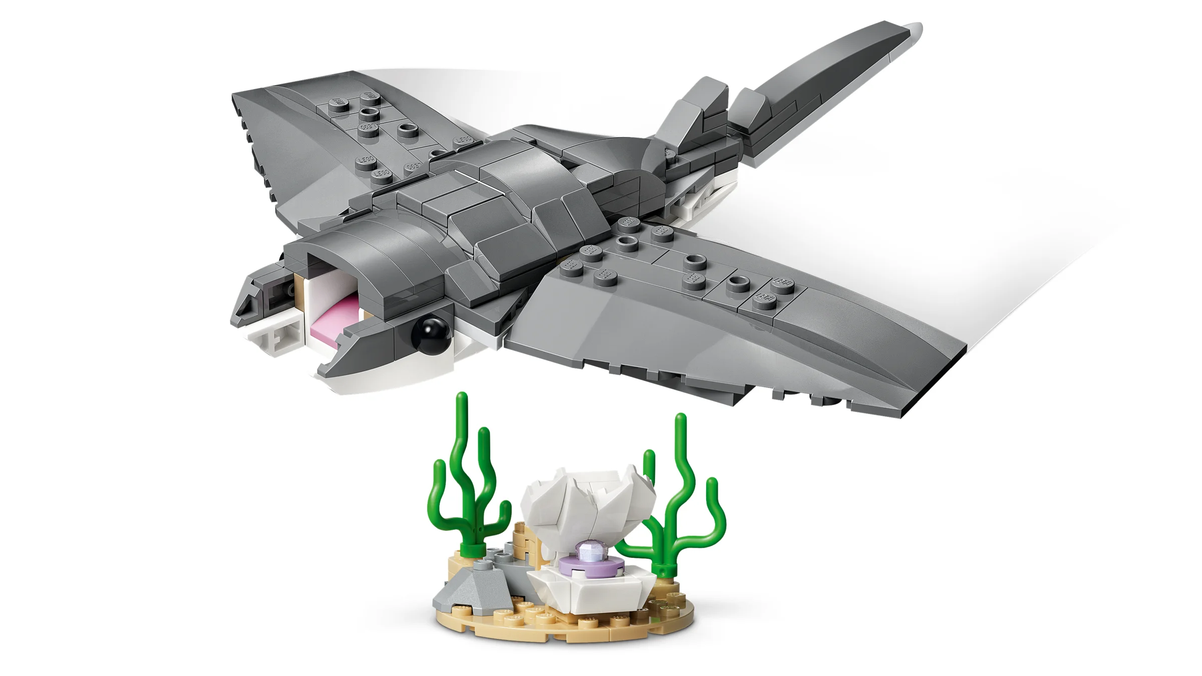 Imagine cu setul LEGO 31381, cu rechinul și cufărul cu comori. Detalii clare ale modelului.