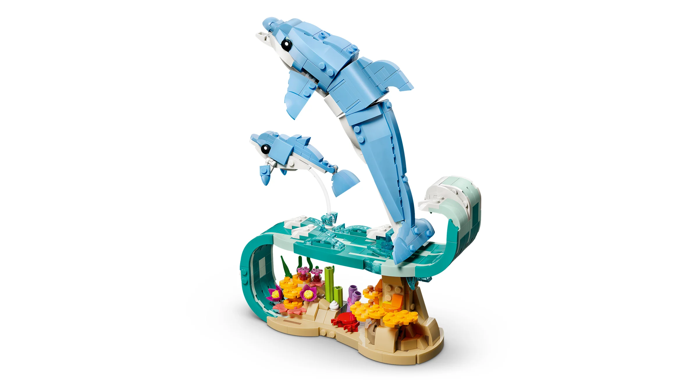 Model LEGO cu doi delfini albaștri pe un suport ce imită un recif de corali. 