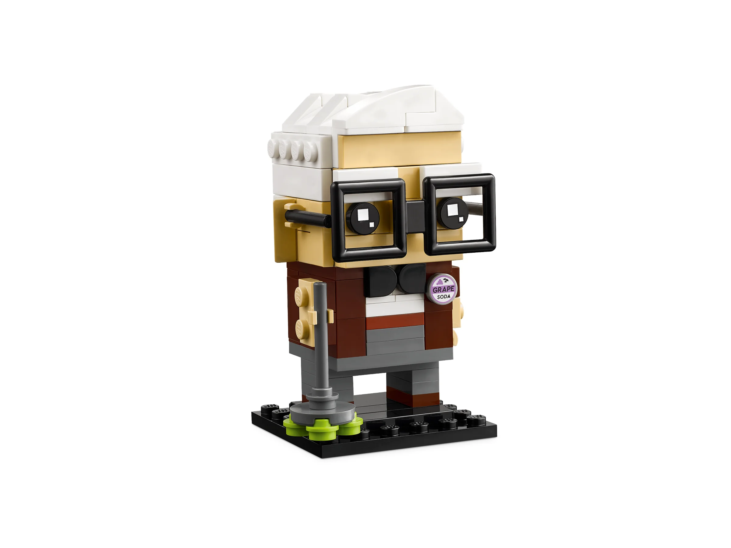 Imagine cu BrickHeadz Carl Fredricksen, cu o insignă 