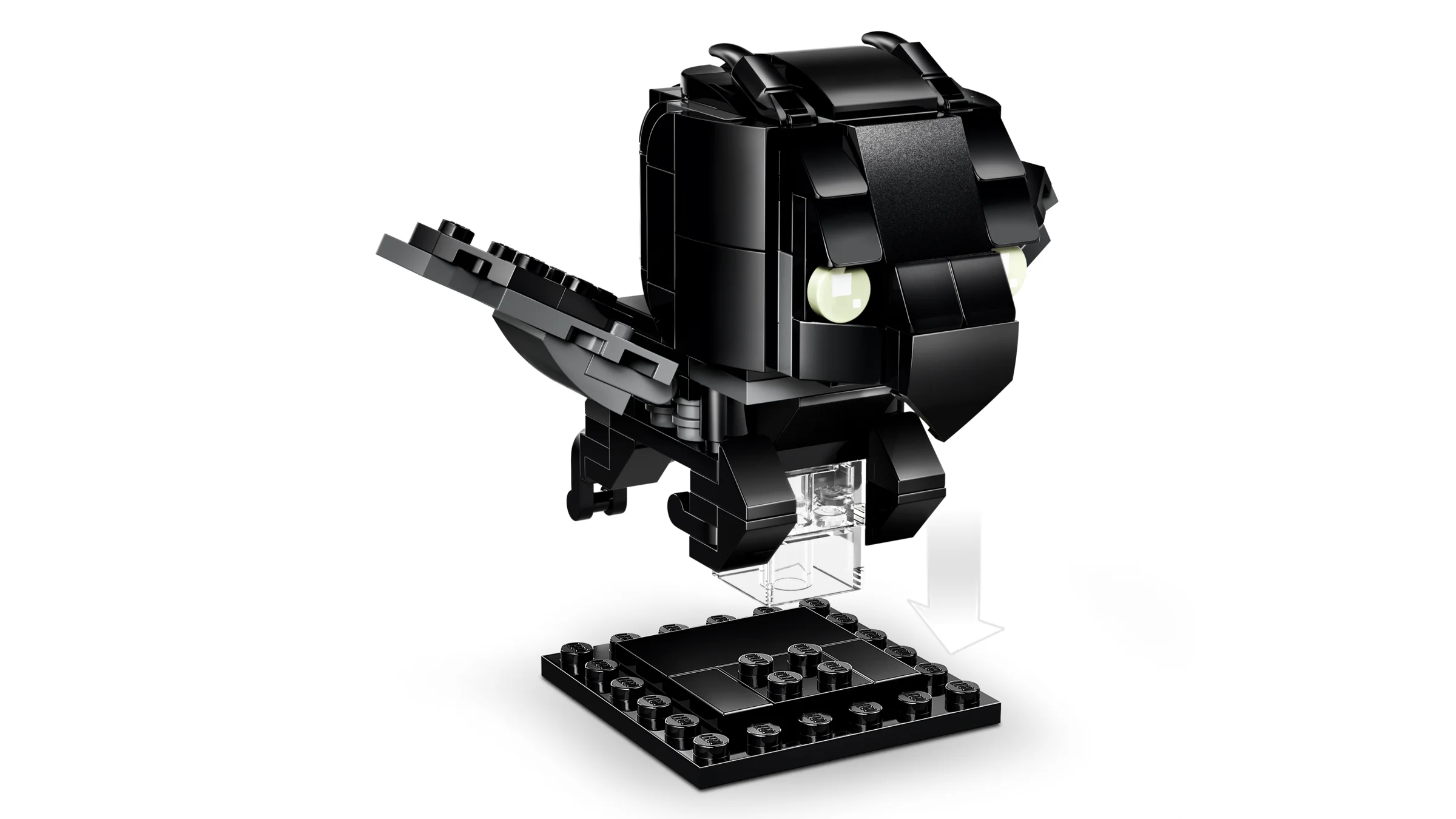 Thestral BrickHeadz negru detașat de suportul său. Figurina este detaliată și stilizată.