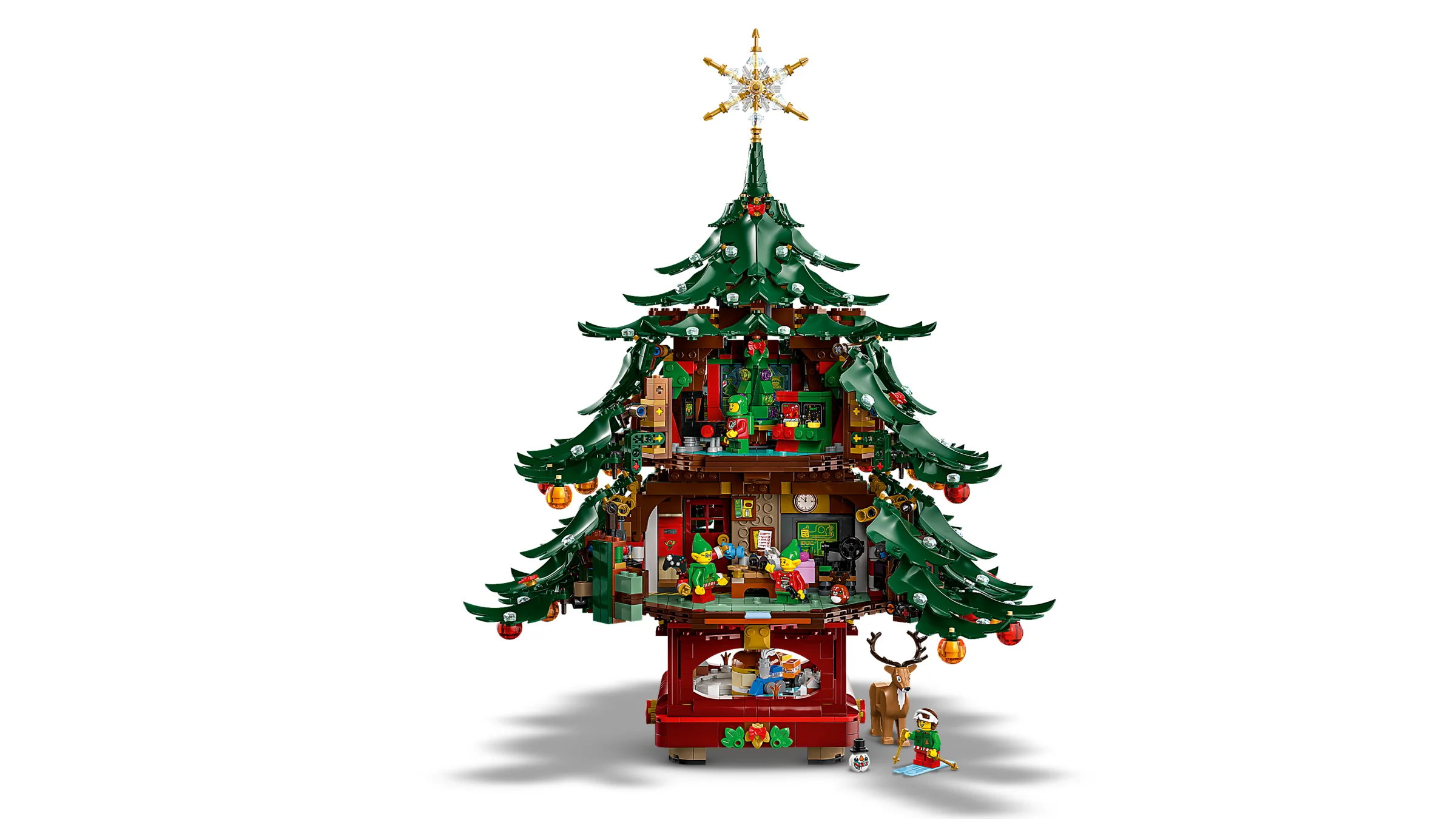 Imagine cu bradul de Crăciun LEGO 41843, decorat și plin de detalii festive.