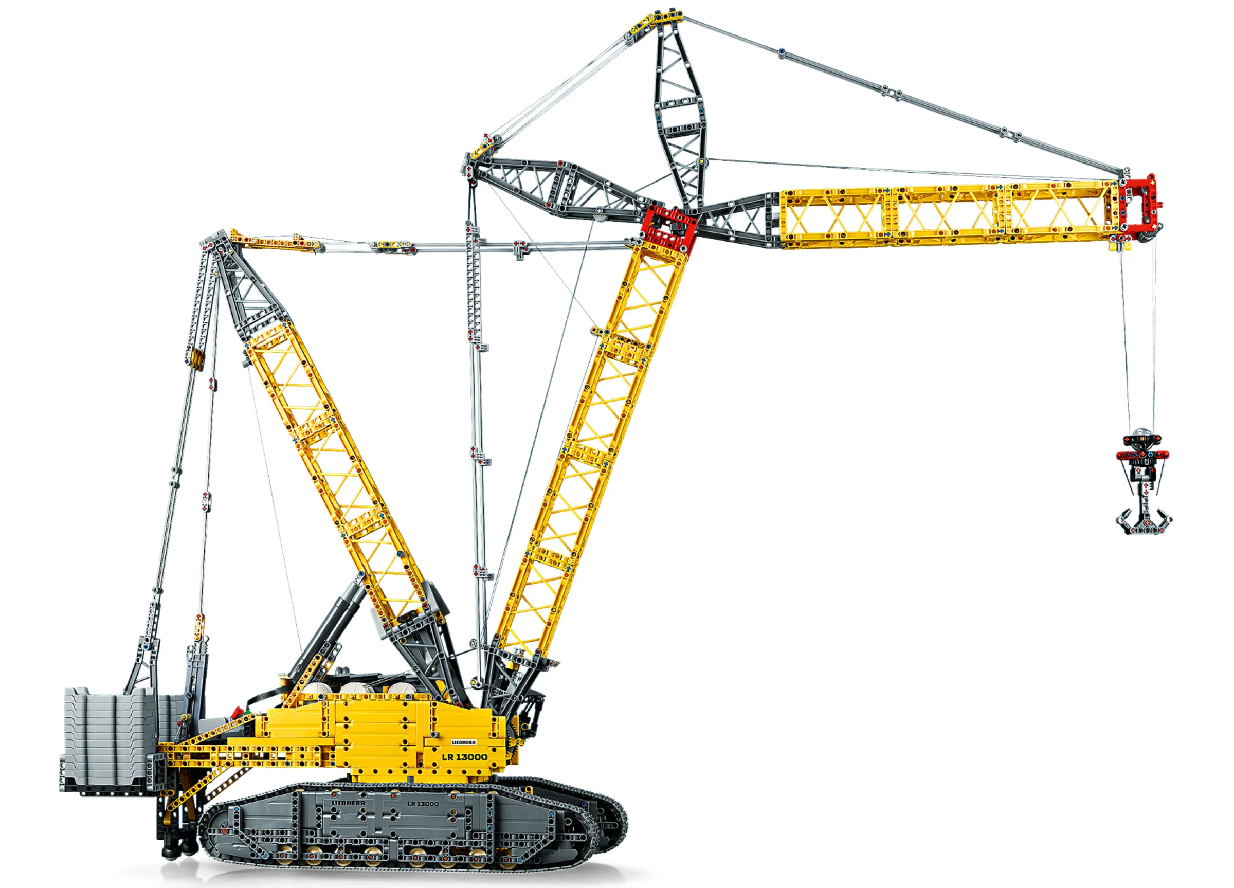 Imagine cu modelul LEGO Technic 42146, Liebherr Crawler Crane LR 13000, complet asamblat. O macara impresionantă!