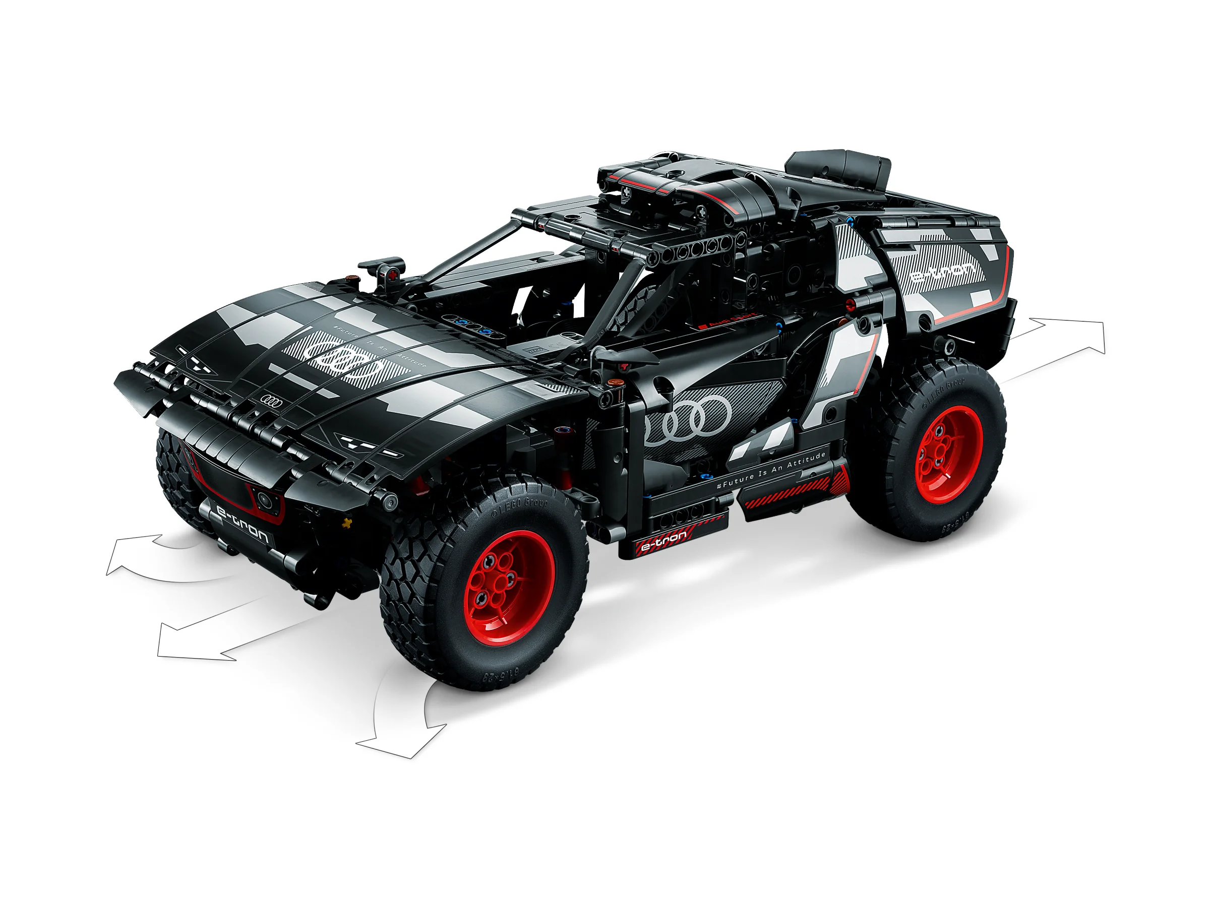 Modelul Audi RS Q e-tron din LEGO Technic, o replică detaliată a mașinii de curse.