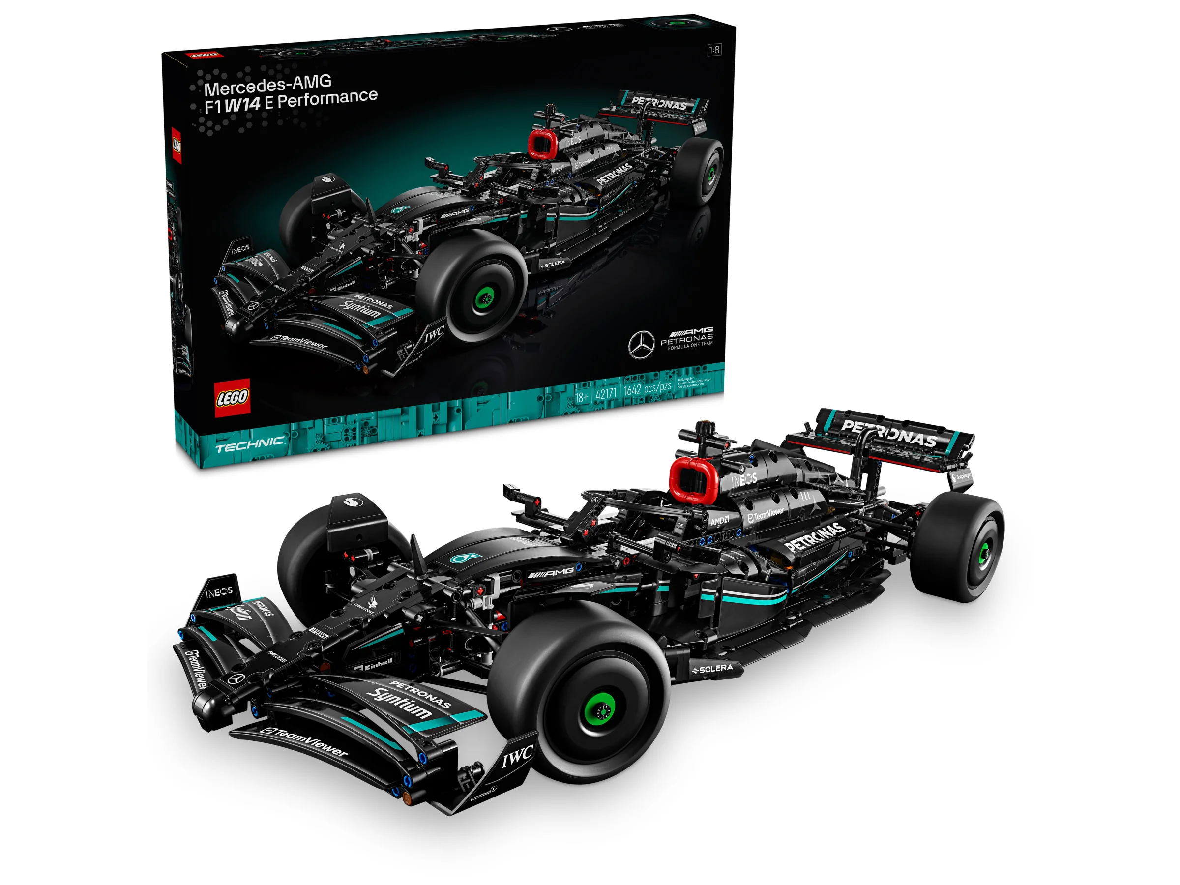 Modelul LEGO Technic Mercedes-AMG F1 W14 E Performance și cutia produsului, ambele expuse.