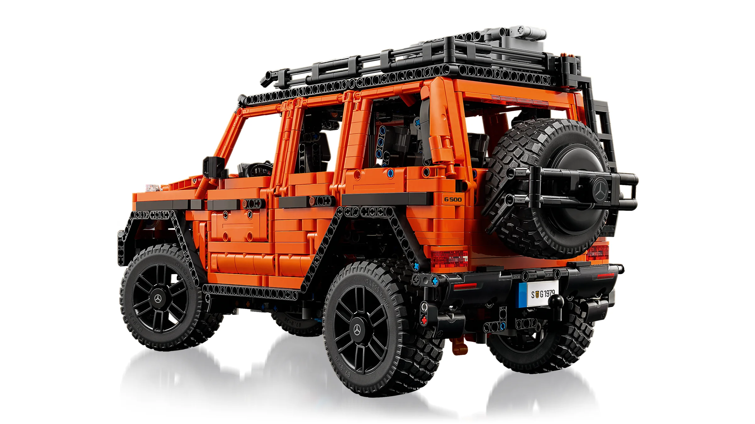 Imagine detaliată cu spatele Mercedes-Benz G 500 portocaliu, set Technic 42177.