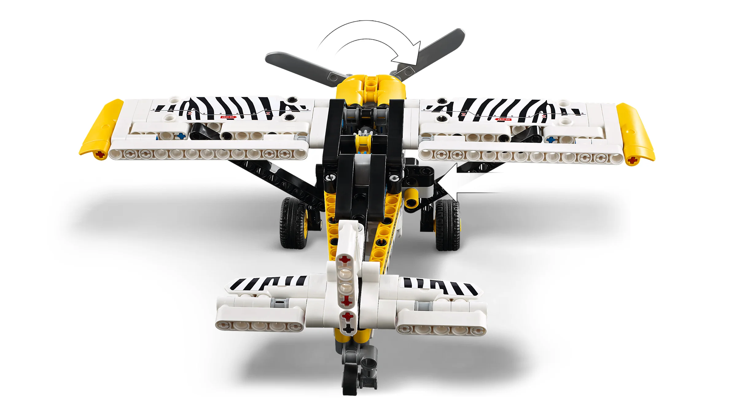 Avionul alb și galben arată aspecte ale designului și ale elicei rotative.
