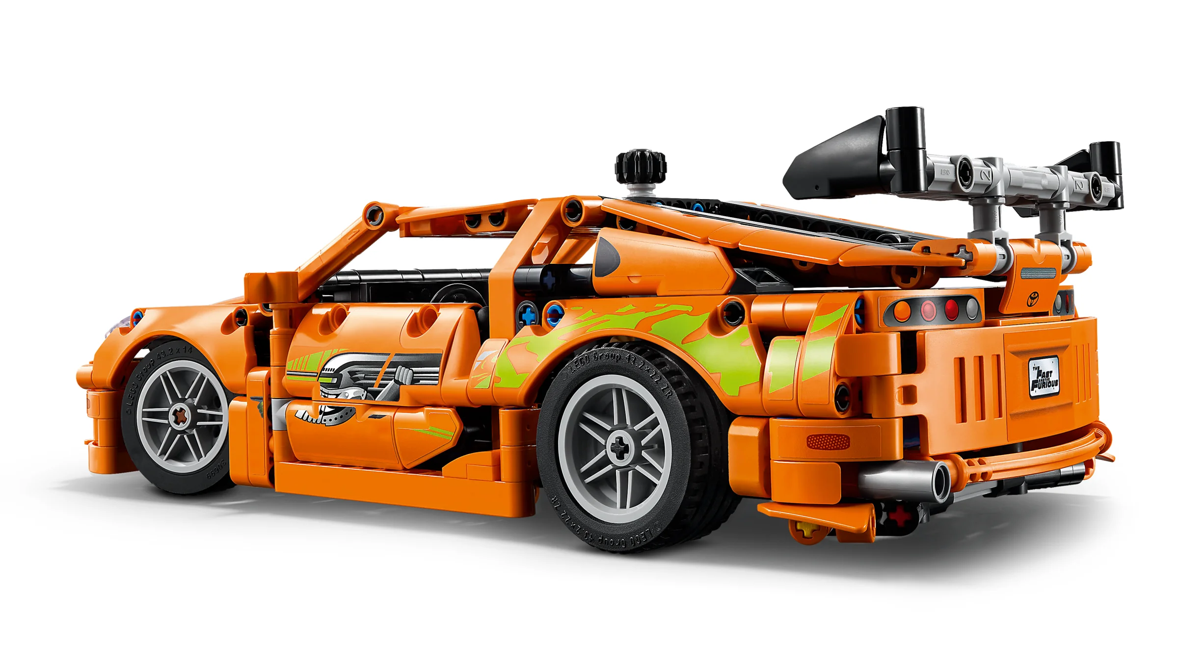 Modelul LEGO Technic Toyota Supra MK4, portocaliu, din spate. Detalii, spoiler și adezive.