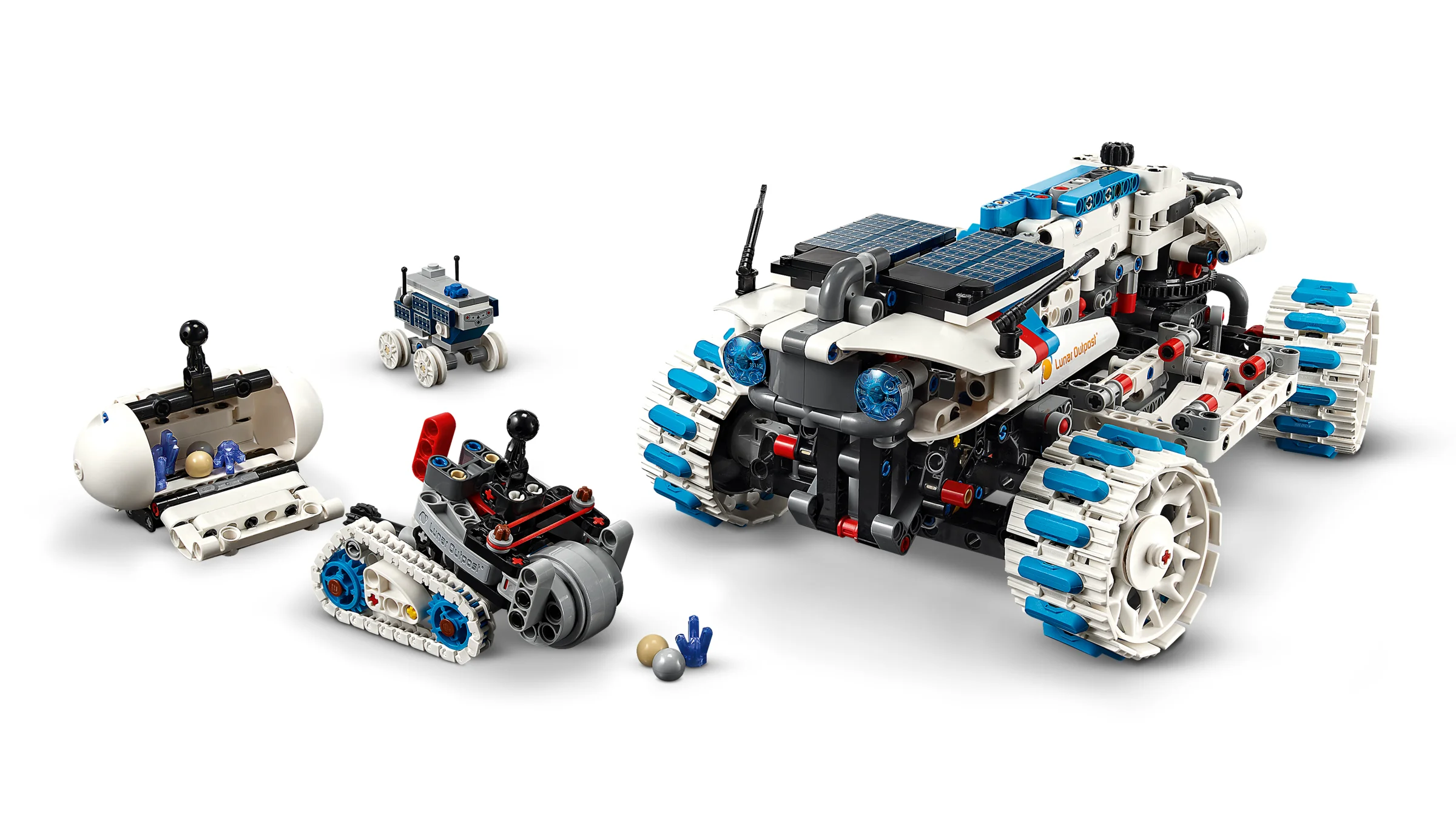 Imagine cu modelul LEGO Lunar Outpost, detaliind rover-ul și componentele. Explorare spațială.