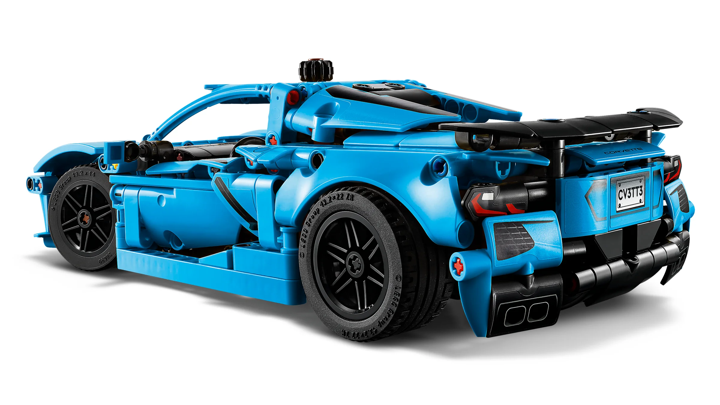 Modelul Chevrolet Corvette Stingray, albastru, arătat din spate. Detalii precise.