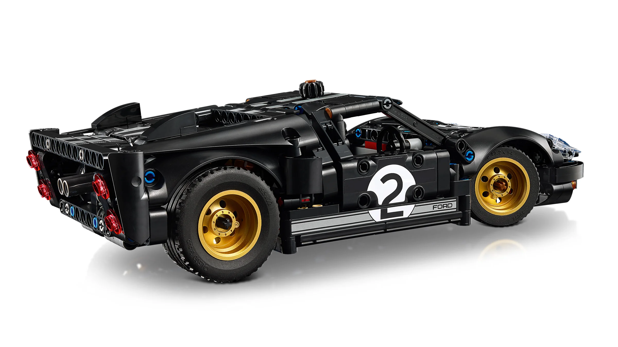 Modelul LEGO Technic Ford GT40 MKII, o mașină de curse neagră cu numărul 2.