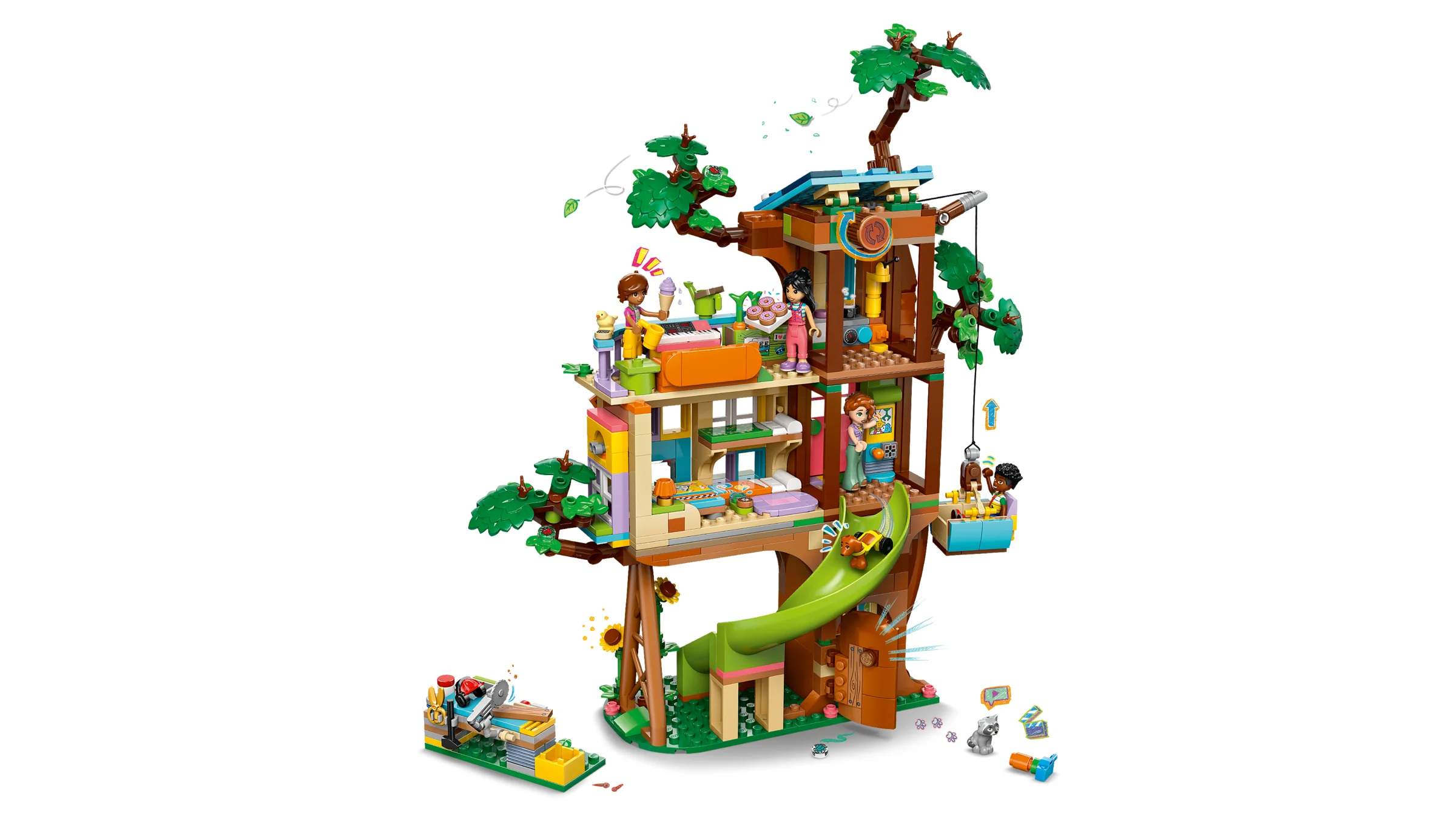 O imagine completă a casei din copac LEGO Friends 42652, cu detalii colorate și personaje prietenoase.