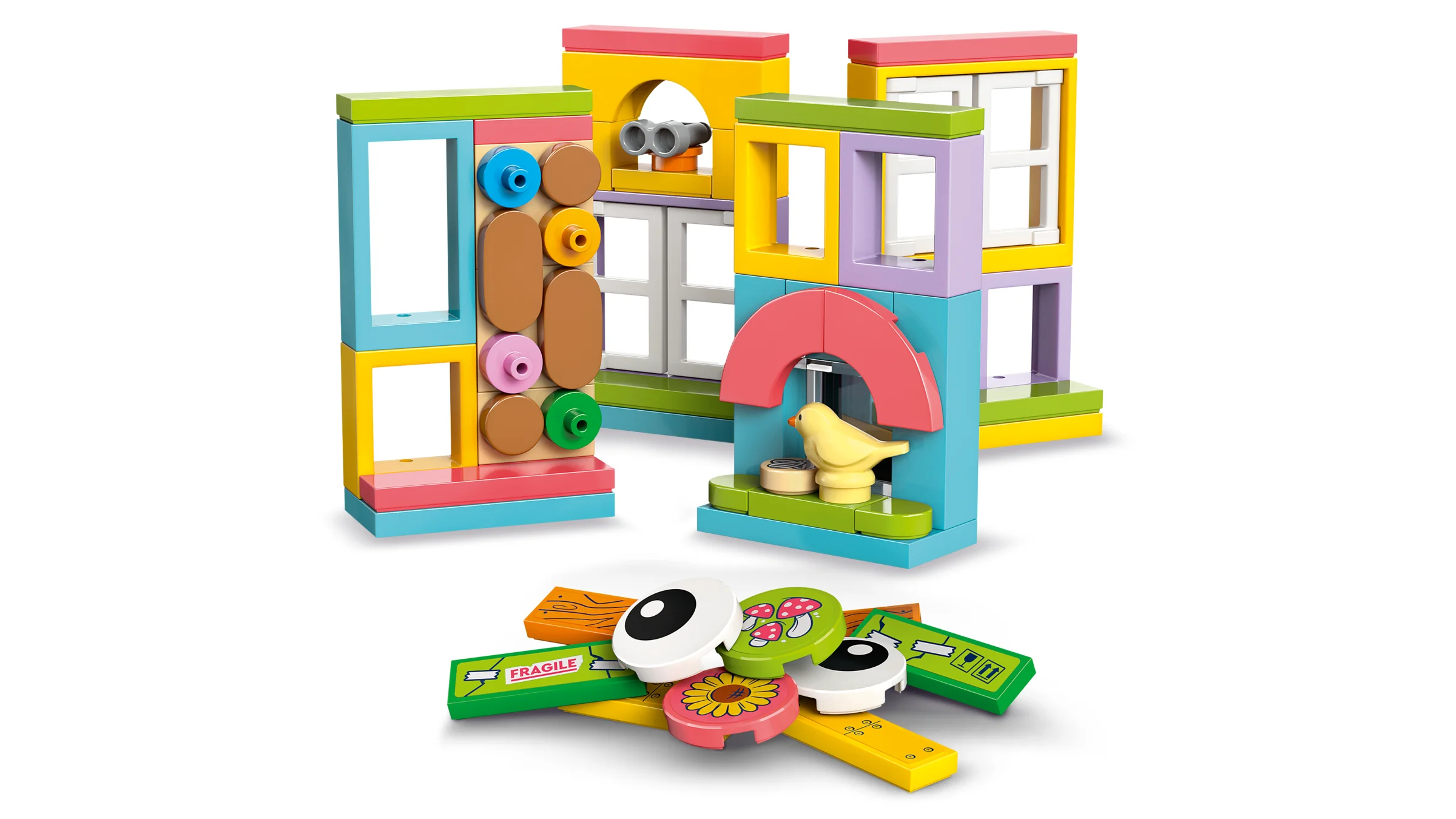 O imagine cu setul LEGO Friends 42652, ce prezintă o casă în copac colorată și detaliată.