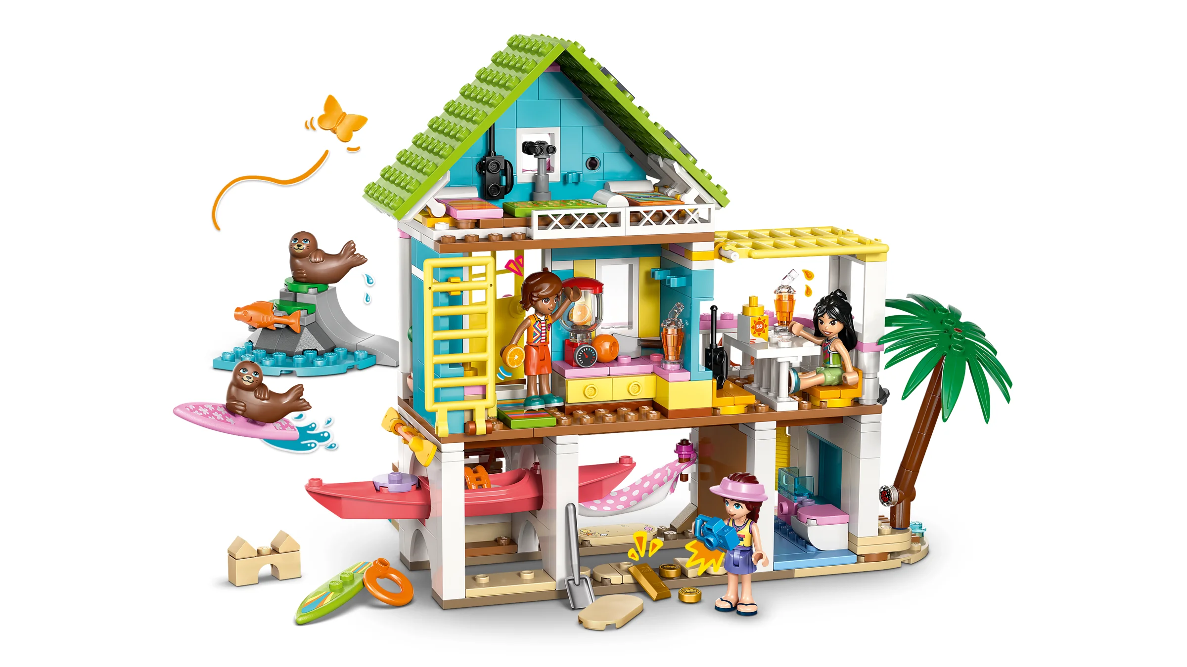 Imagine cu casa de plajă LEGO Friends 42699, detaliată și colorată, cu minifigurine și foci.