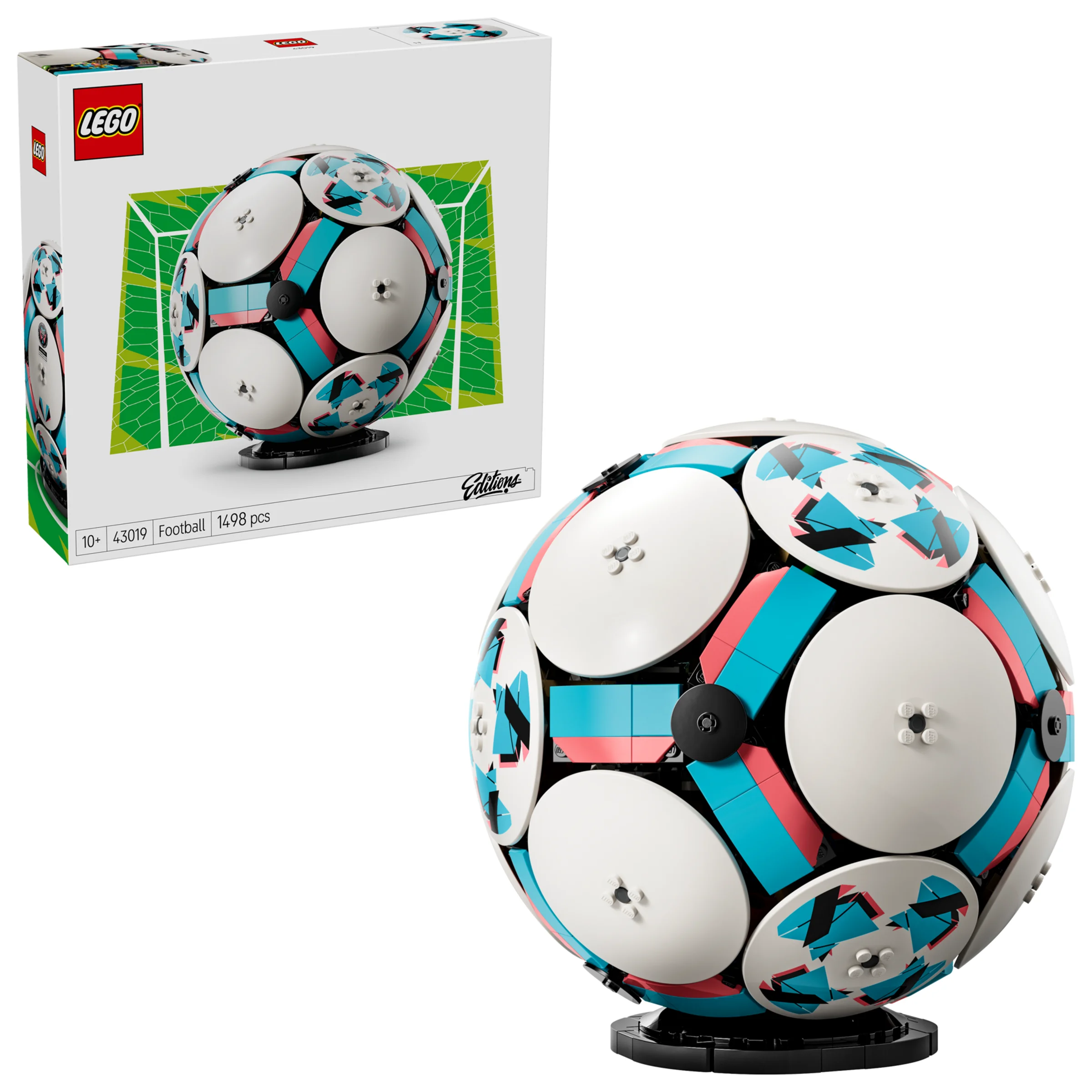 Imagine cu mingea de fotbal LEGO 43019 și cutia setului. Detalii precise și culori vii.
