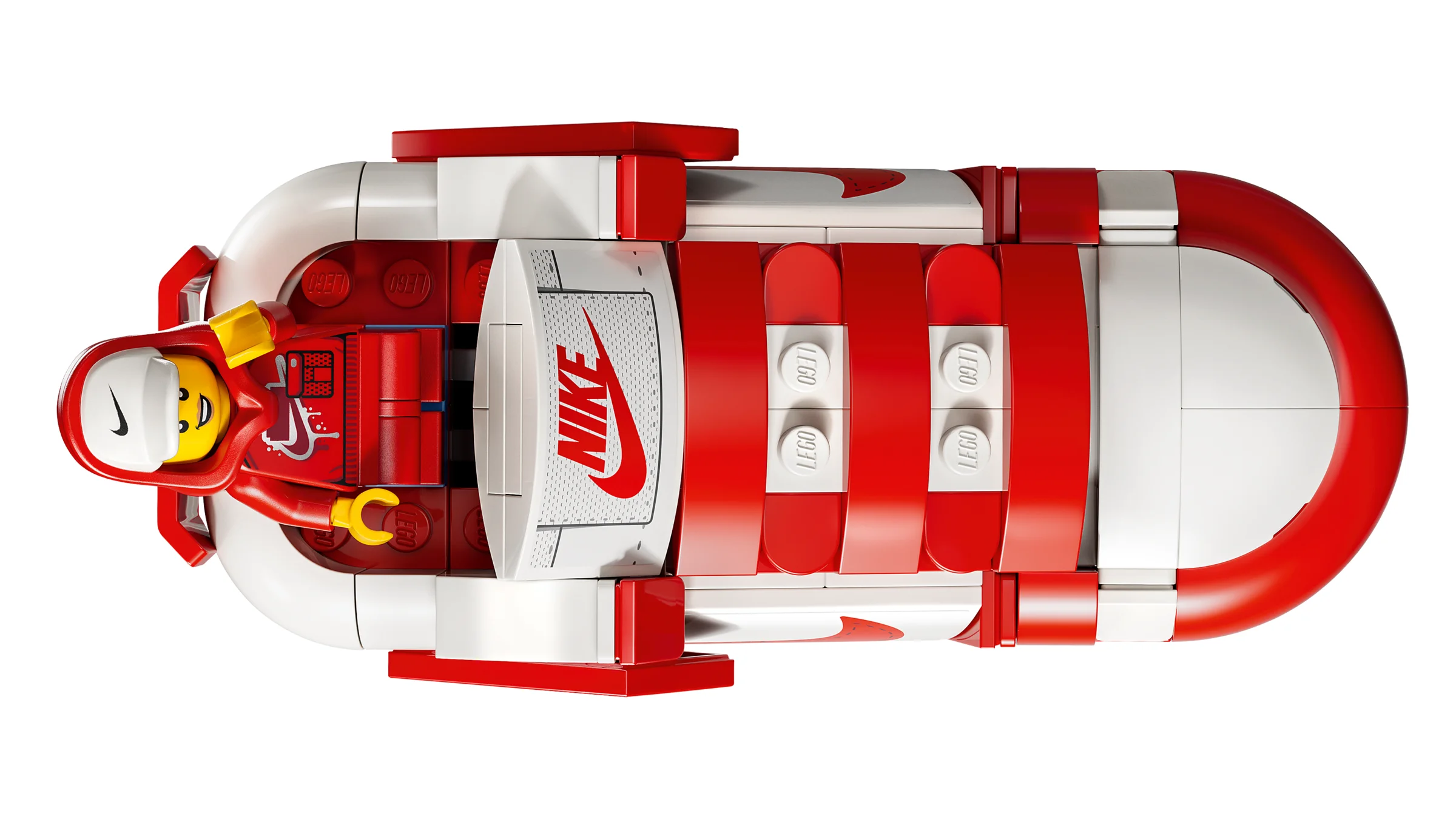 Vedere de sus a pantofului Nike Dunk din LEGO, roșu și alb, cu minifigurină.