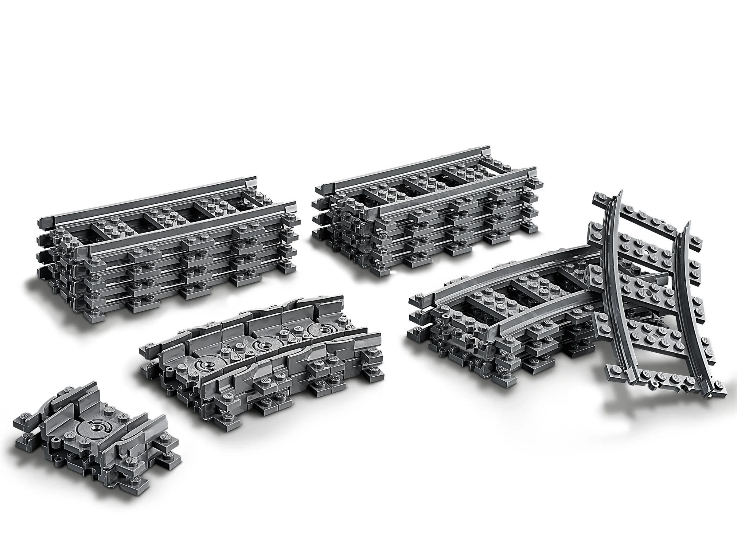 Diverse piese de șine LEGO City 60205: linii drepte, curbe și macazuri. Șine gri pe fundal alb.