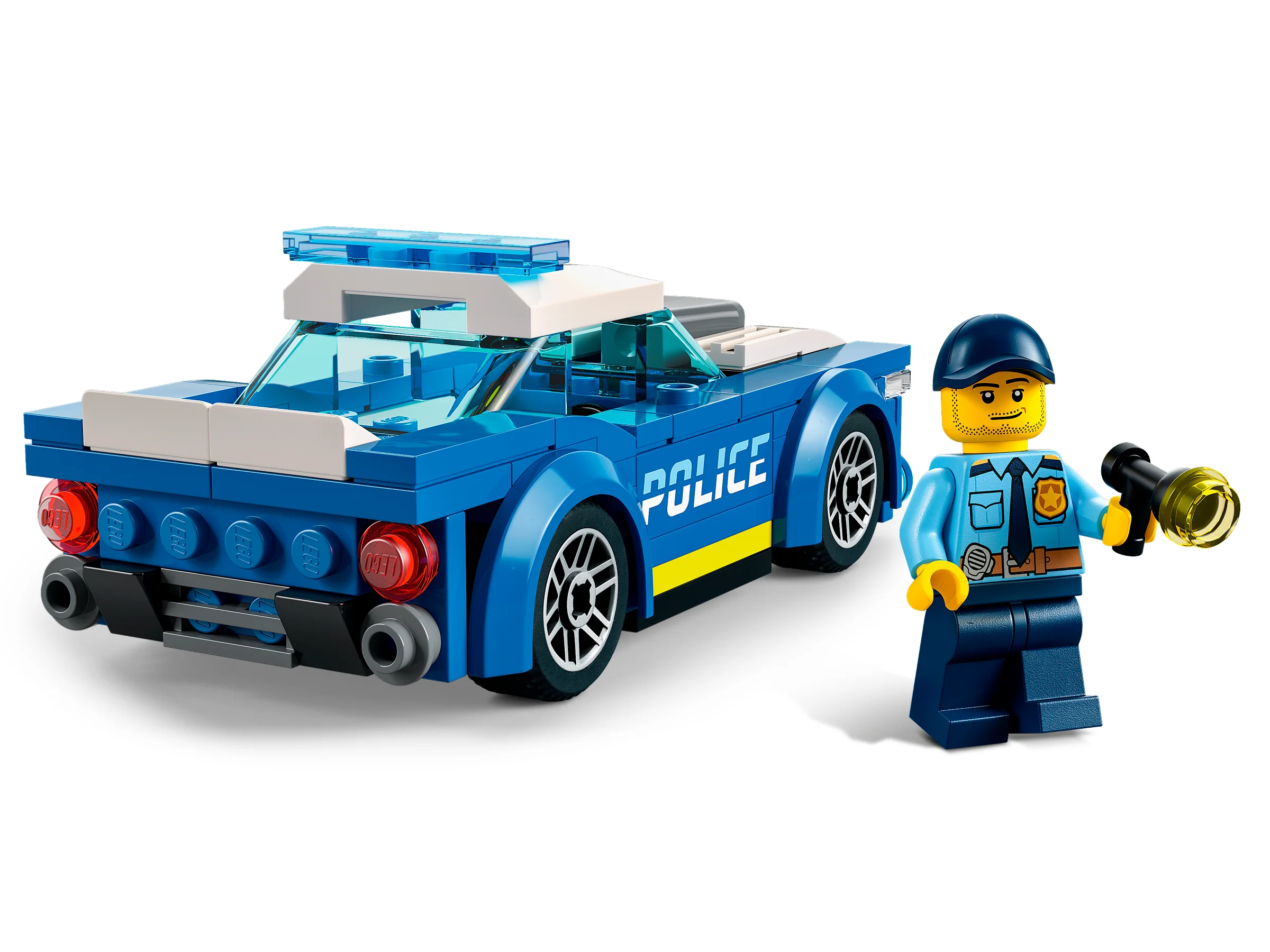 Imagine cu mașina de poliție albastră și o minifigurină de polițist cu lanternă.