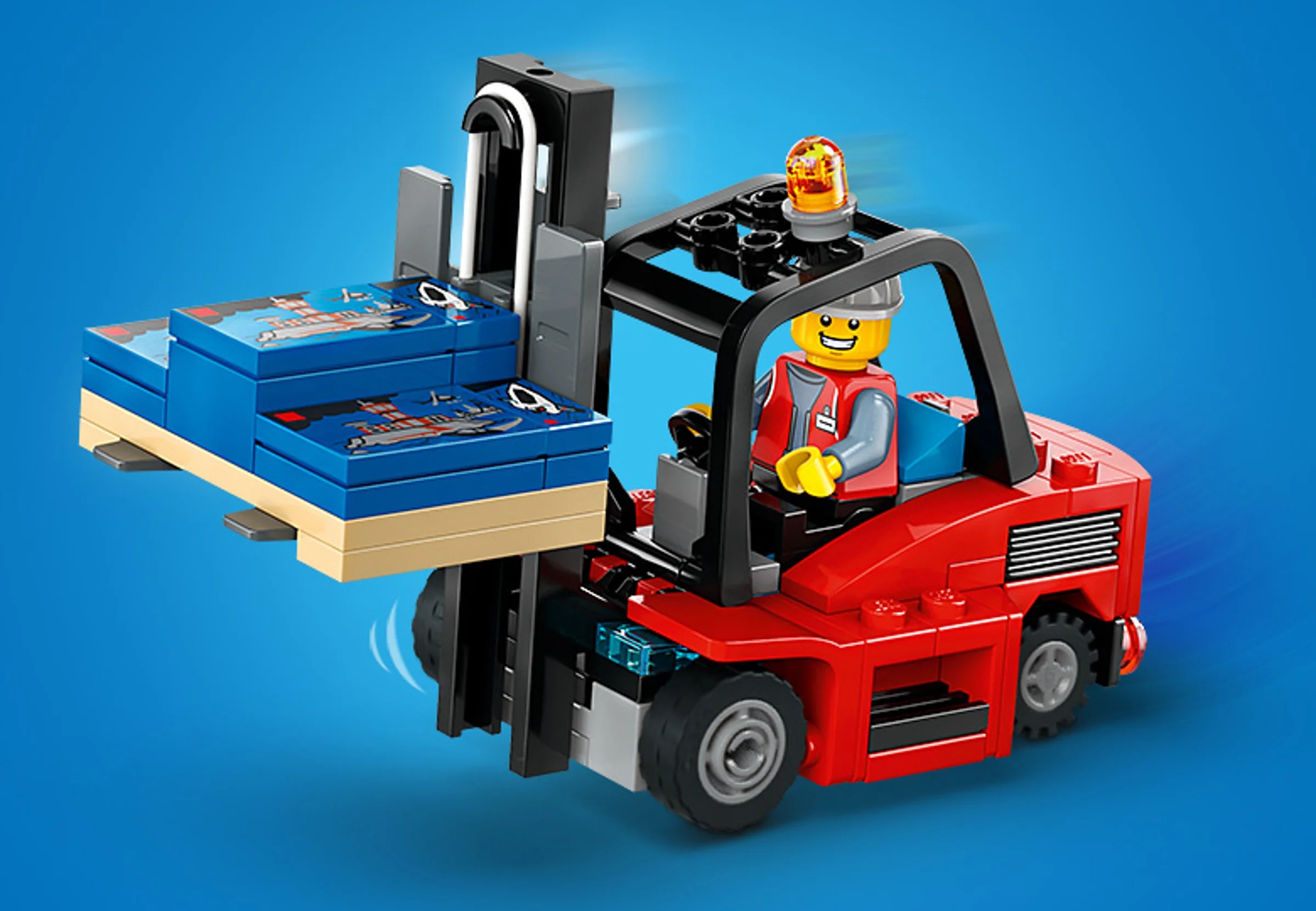 Un stivuitor LEGO roșu transportă pachete, ideal pentru joacă sau colecție.