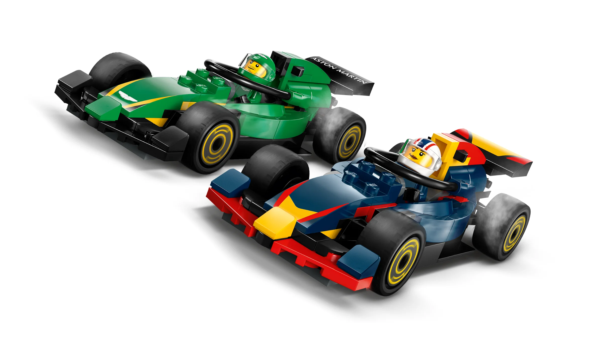 Două mașini de curse F1 LEGO, Aston Martin verde și RB20 albastru, roșu și galben.