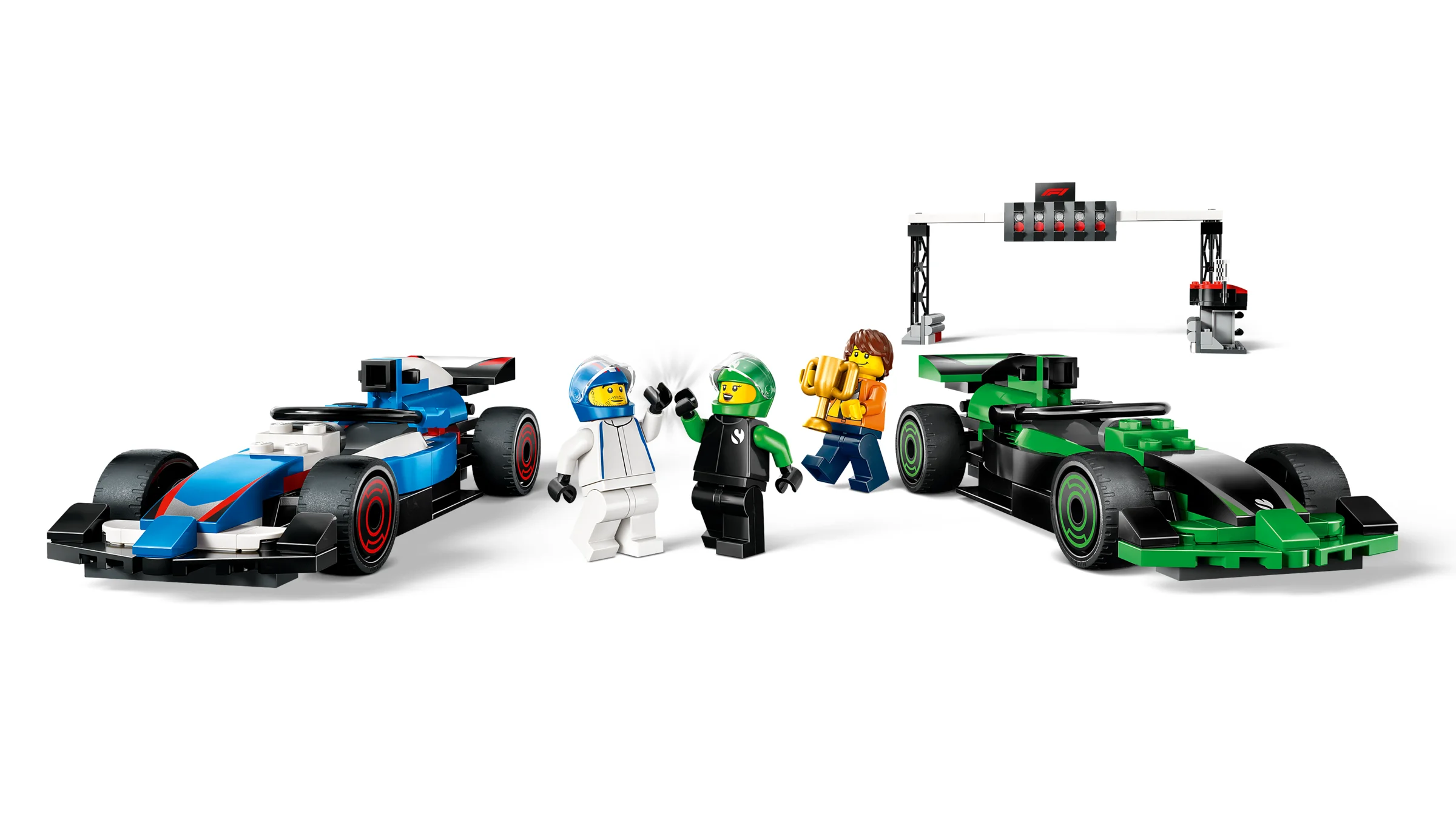 Două mașini de curse F1 LEGO, minifigurine și linia de start. Aspect detaliat.