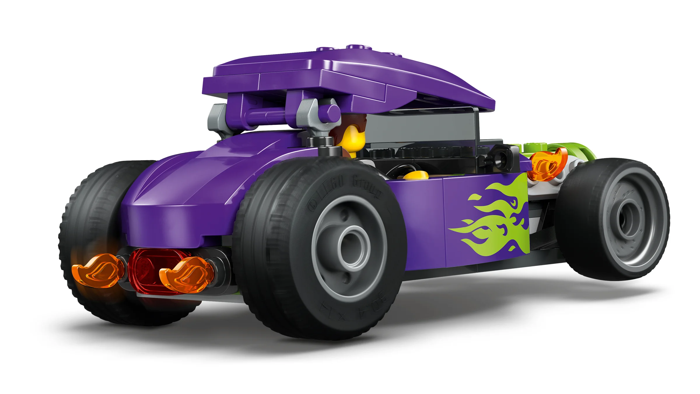Imagine din spate a unui hot rod LEGO violet, cu detalii verzi și flăcări, pe fundal alb.