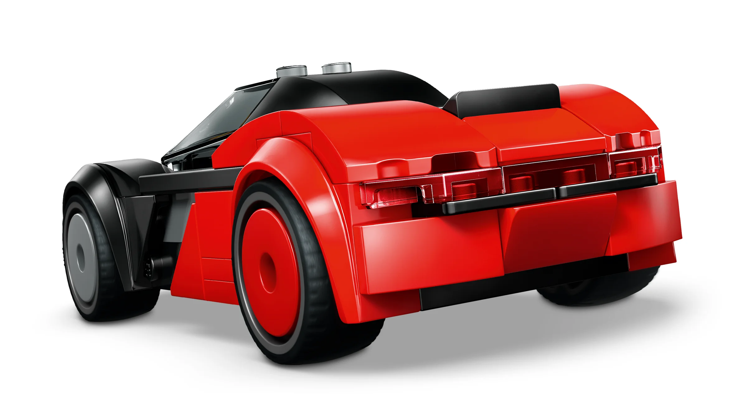Imagine din spate a mașinii sport EV, cu detalii roșii și negre. Design aerodinamic.