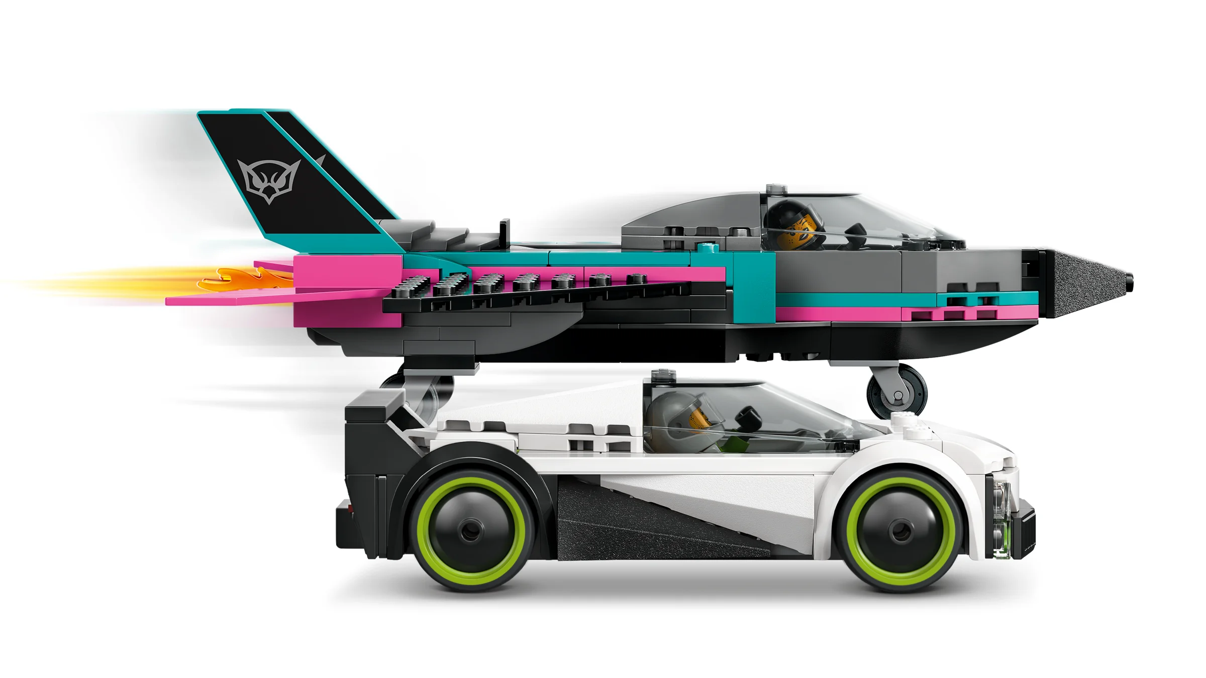 Avion și mașină LEGO City 60489, în culori vii, aranjate unul peste altul.