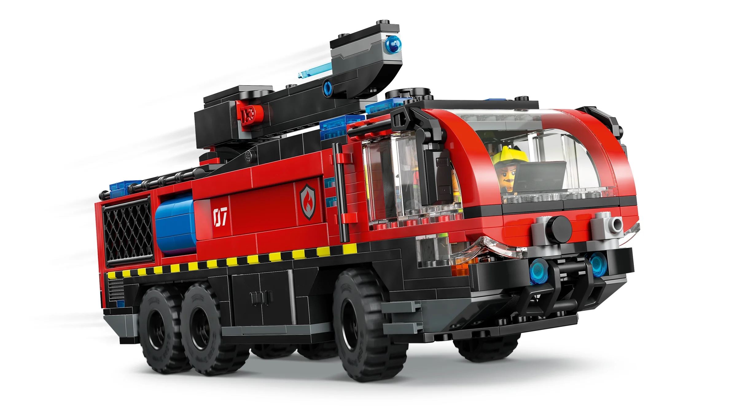Camion de pompieri aeroportuar LEGO 60499, detaliu cu minifigurina pompier în cabină.