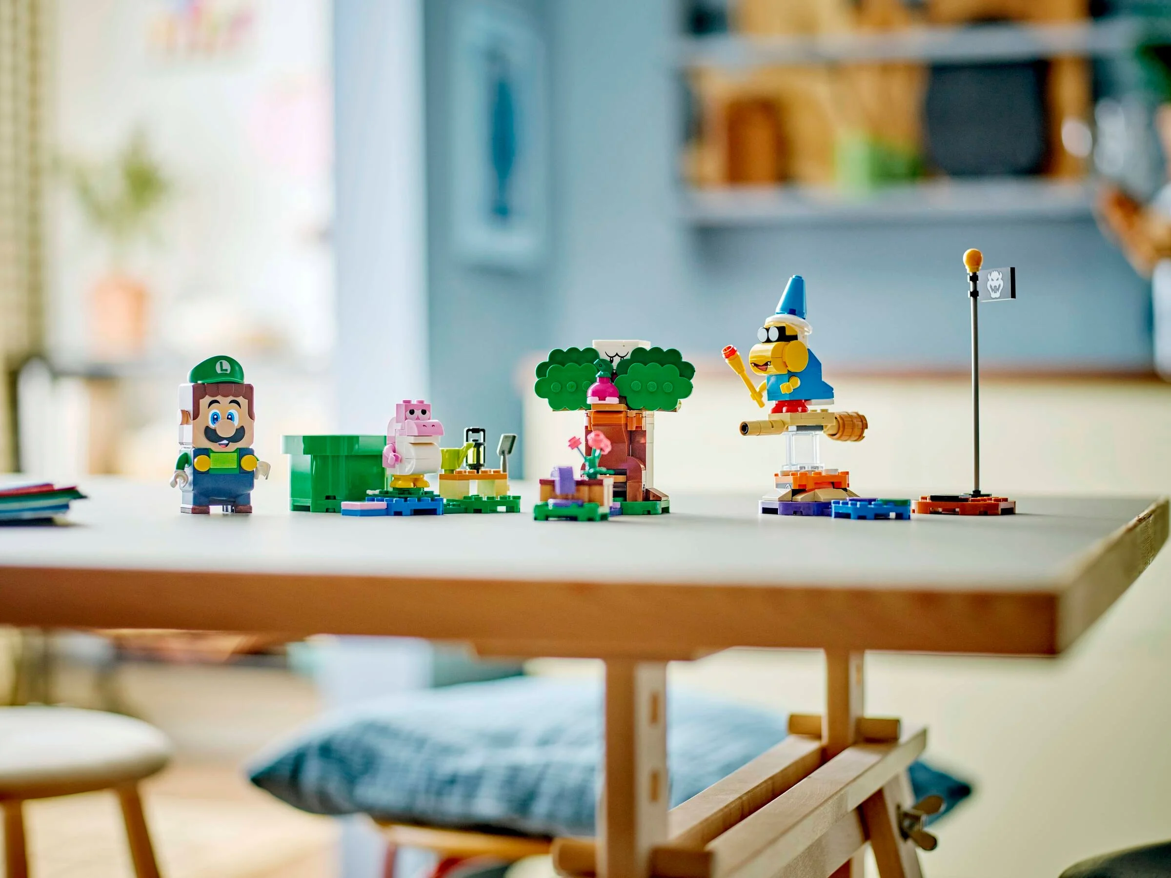 Prezentare LEGO Luigi interactiv și a unor elemente din setul său de aventuri. Elemente interactive.