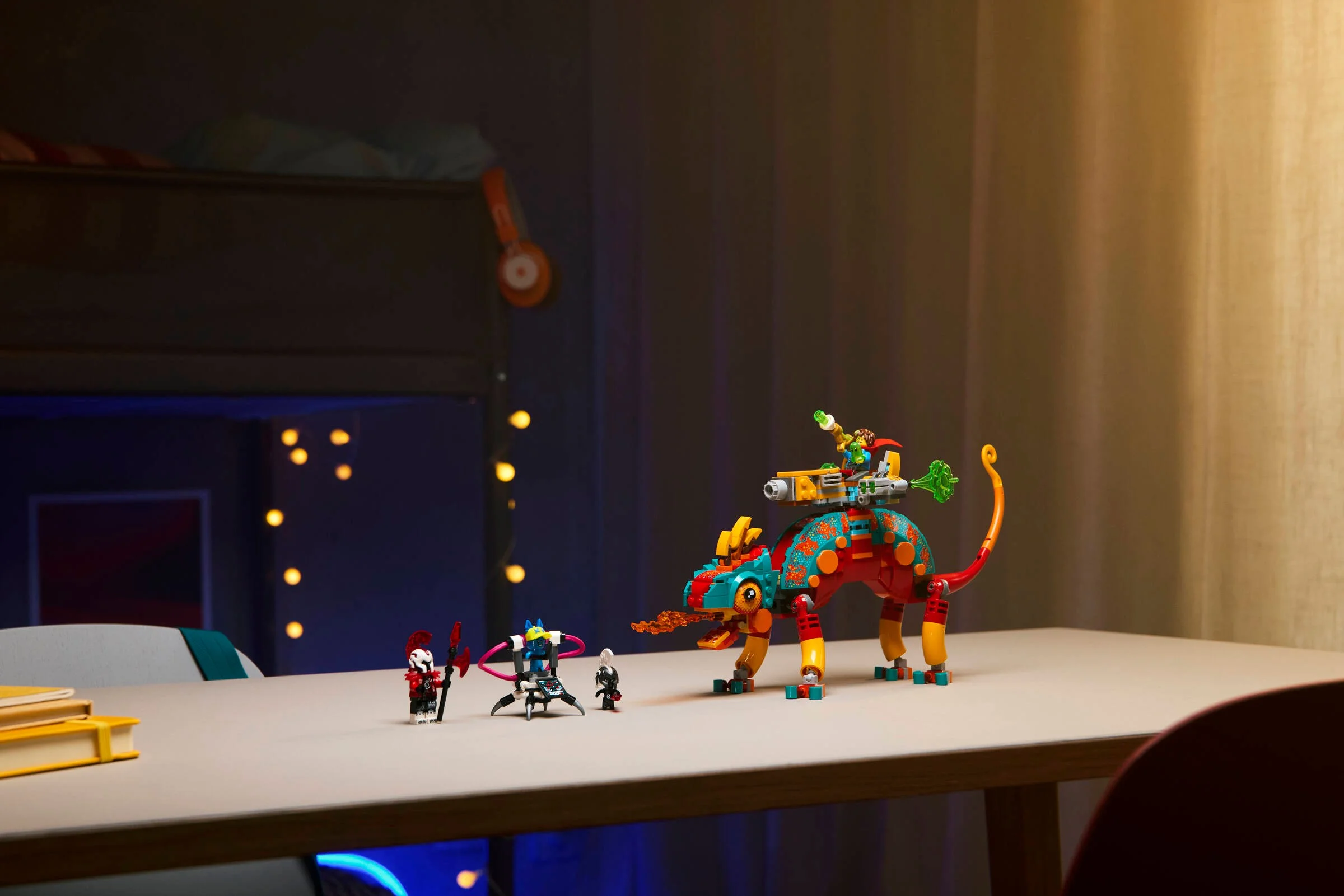 Prezentare cu cameleonul de foc al lui Mateo și minifigurinele setului LEGO Dreamzzz.